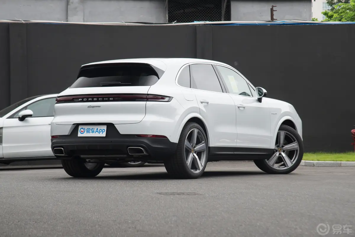 Cayenne E-HybridCayenne 2.0T侧后45度车头向右水平