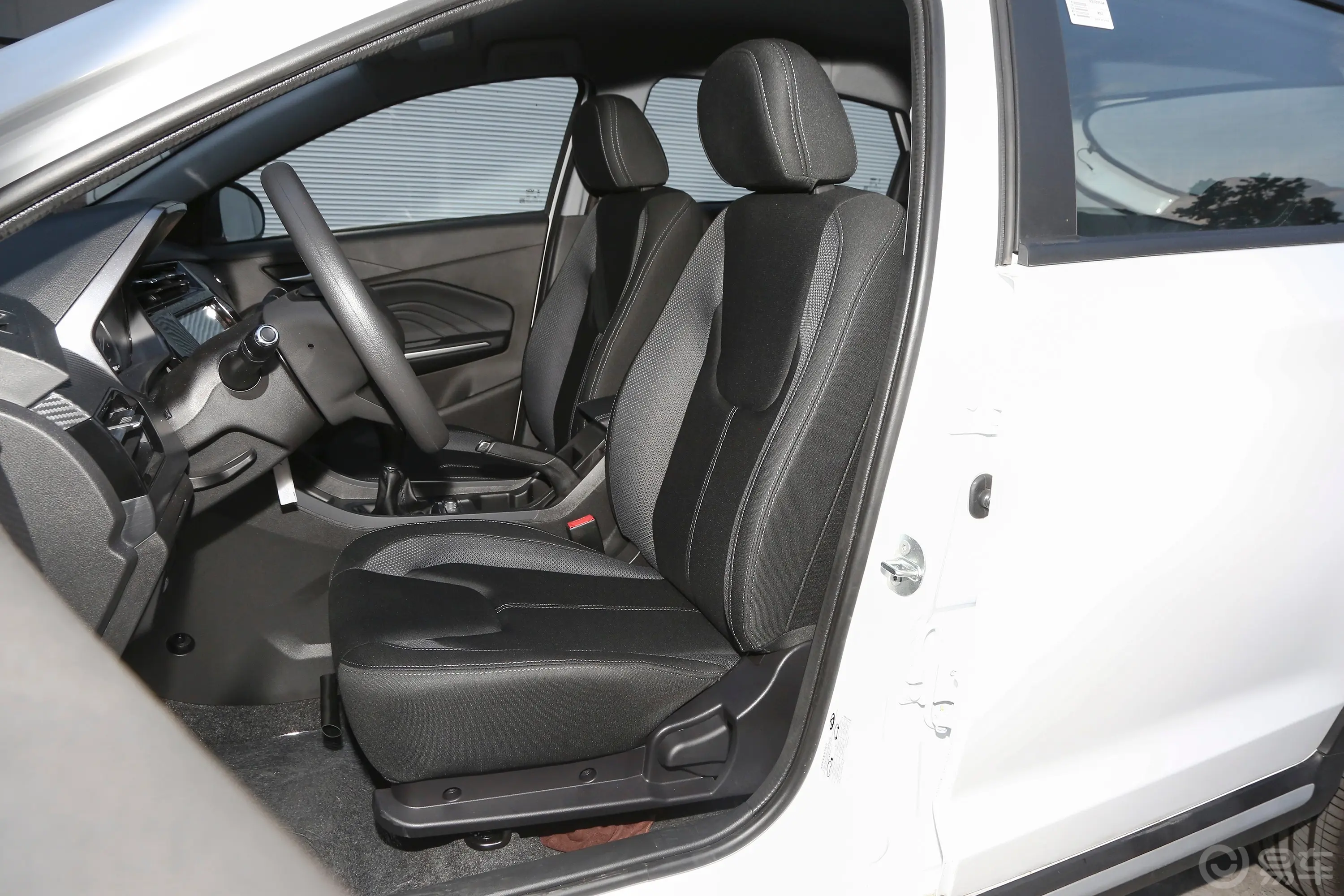 瑞虎3x改款 1.5L 手动电商版驾驶员座椅