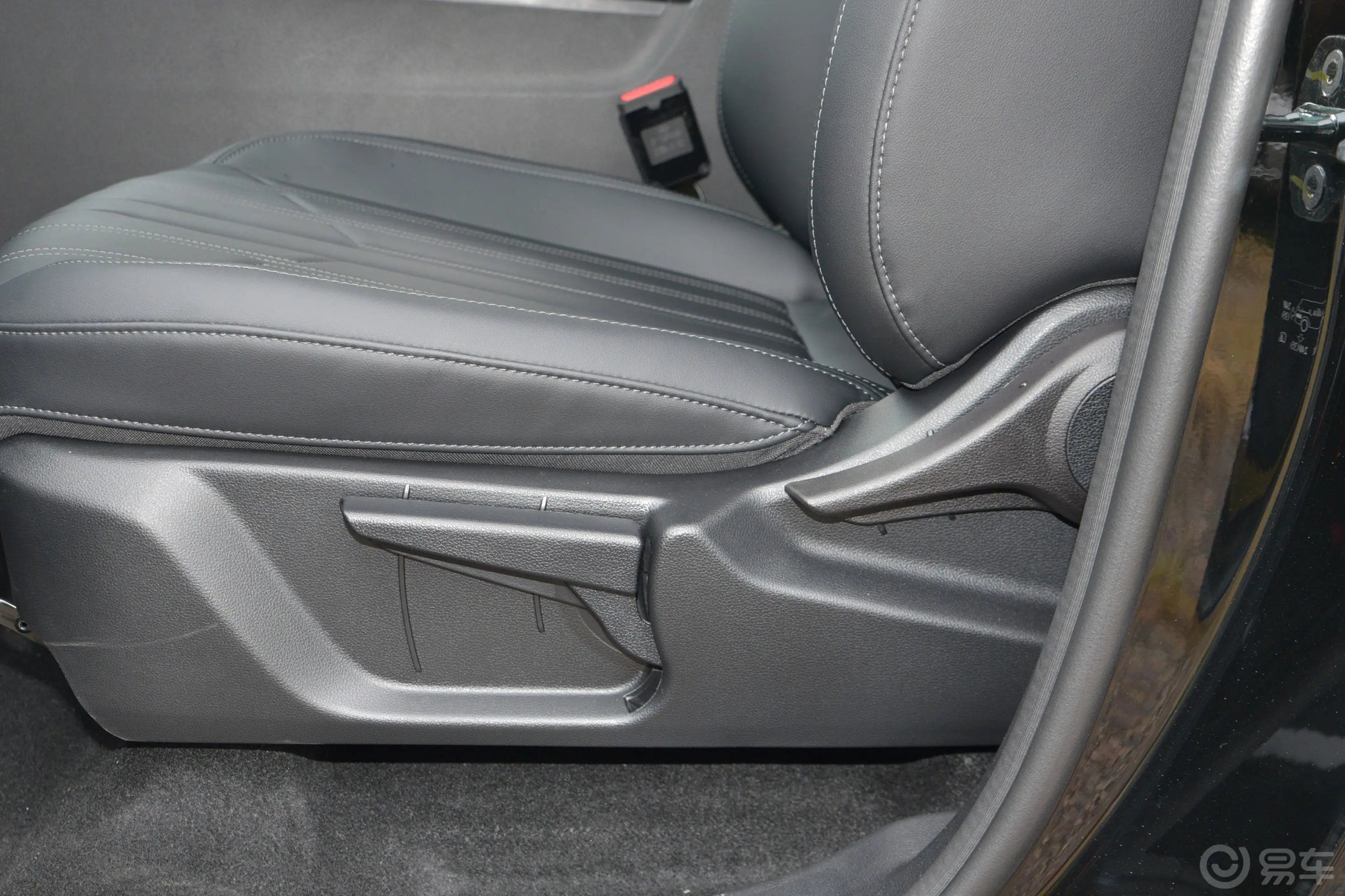 哈弗H52.0T 自动两驱领创版 汽油主驾座椅调节