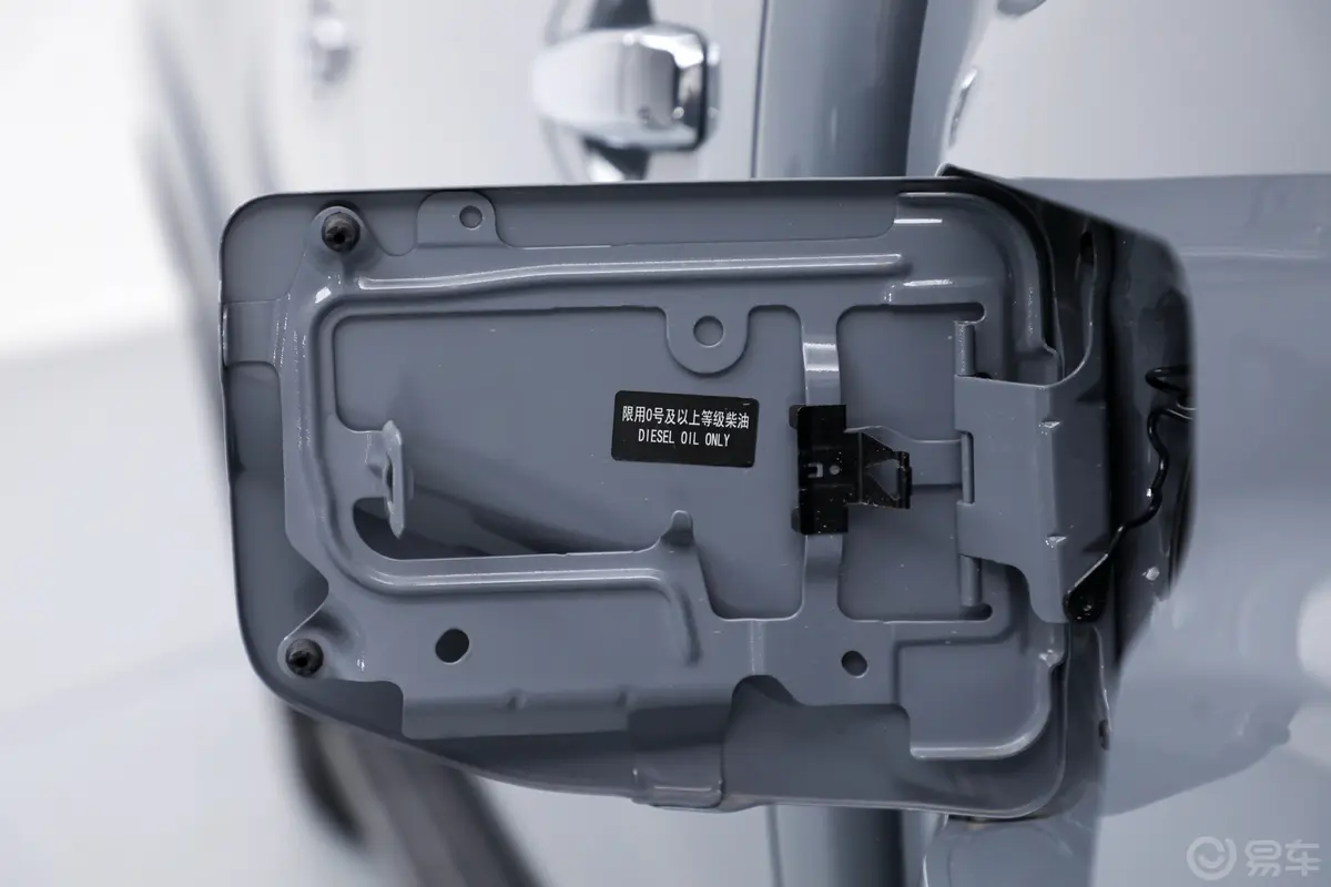 锐骐72.3T 自动四驱标准货箱钢板弹簧标准型 柴油外观细节