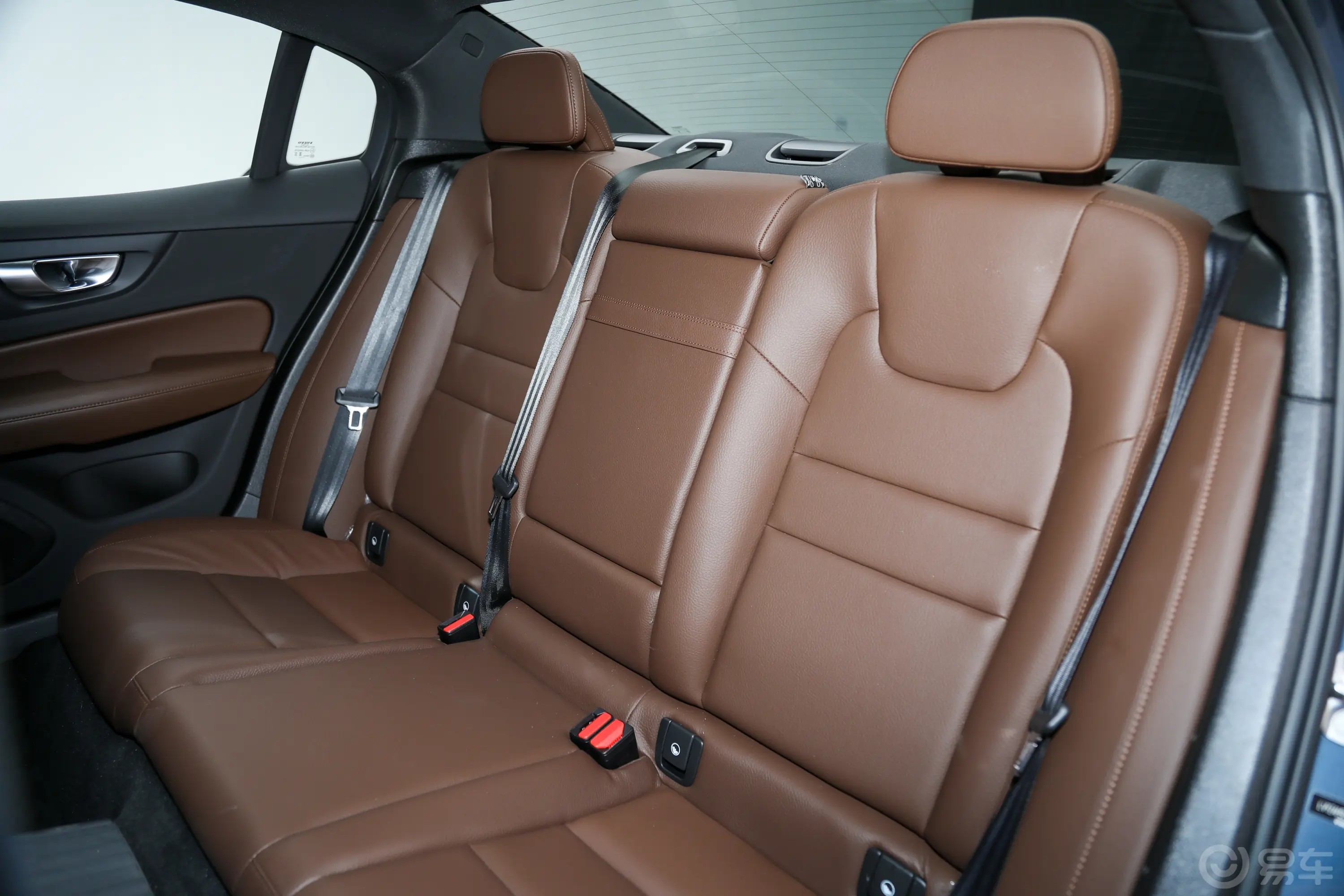 沃尔沃S60新能源T8 四驱智逸豪华版后备厢空间特写