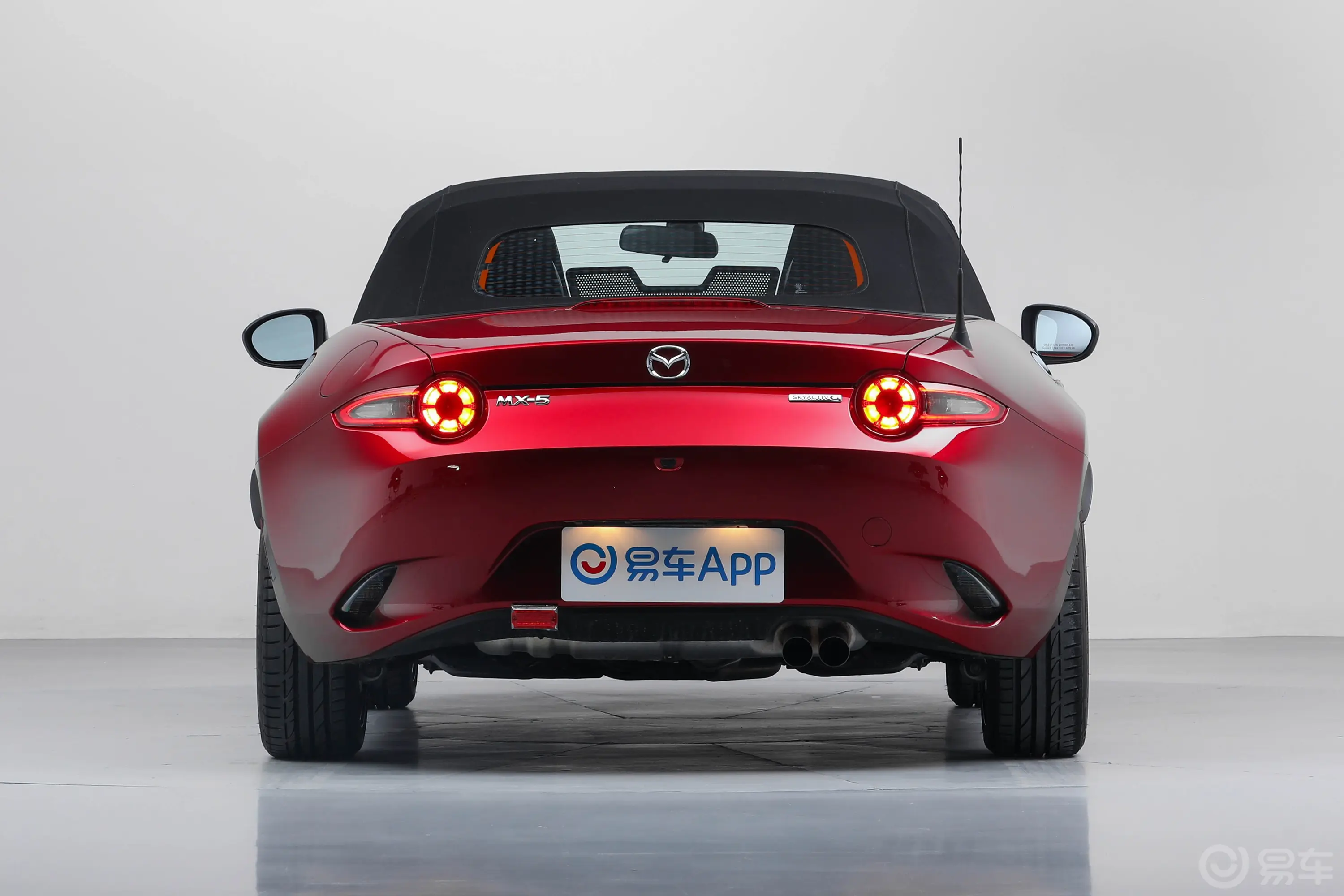 马自达MX-5MIATA SPORT 手动 软顶敞篷版正后水平