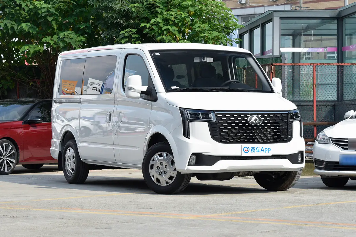 【上汽大通MAXUS V80PRO 2.0T 自动短轴低顶 5座侧前45度车头向右水平图片-汽车图片大全】-易车