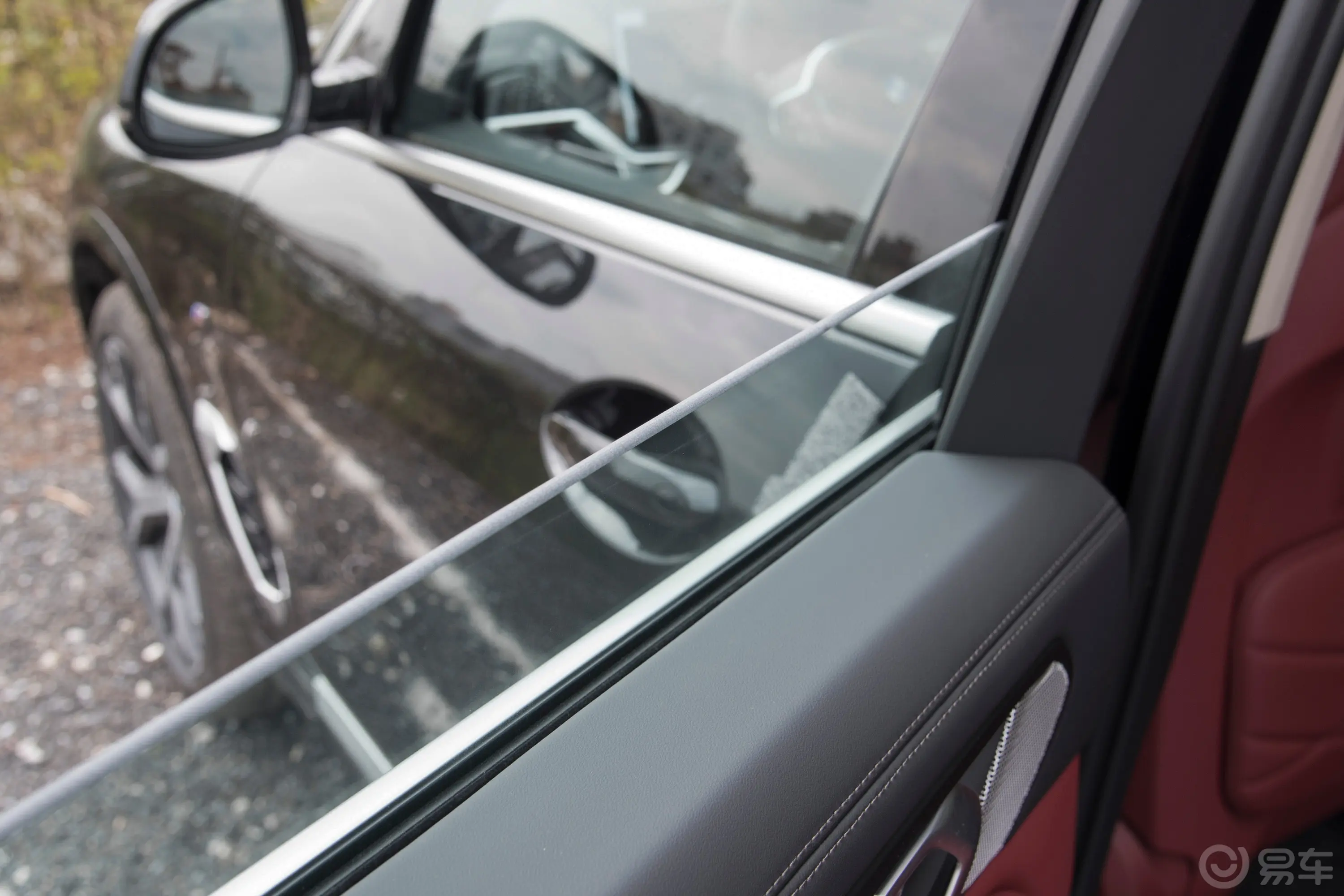 宝马X5xDrive30Li M运动套装后排玻璃材质特写