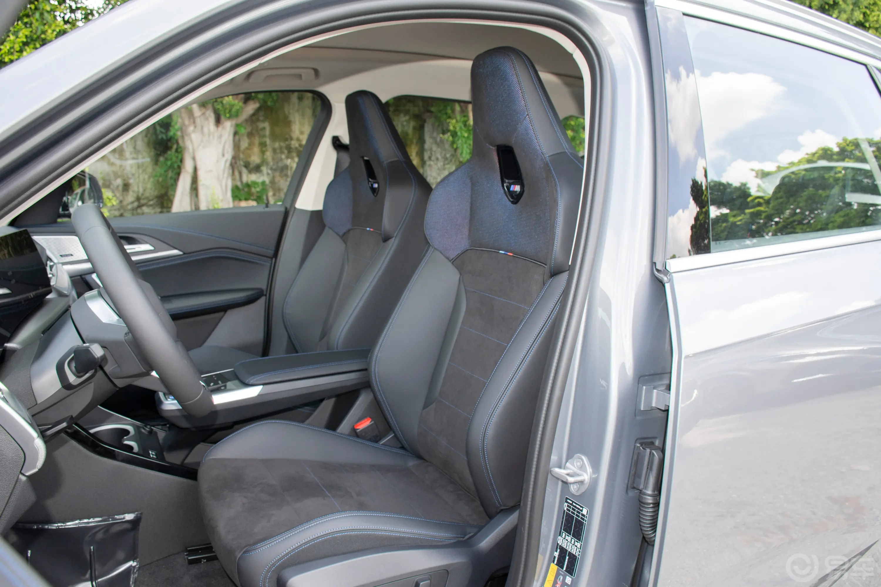 宝马iX1xDrive30L M运动套装驾驶员座椅