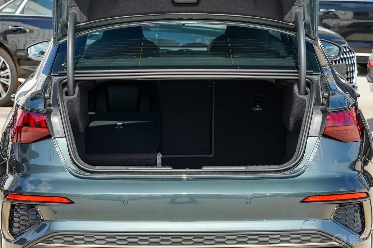 奥迪A3A3L Limousine 35 TFSI RS套件燃速型后备厢