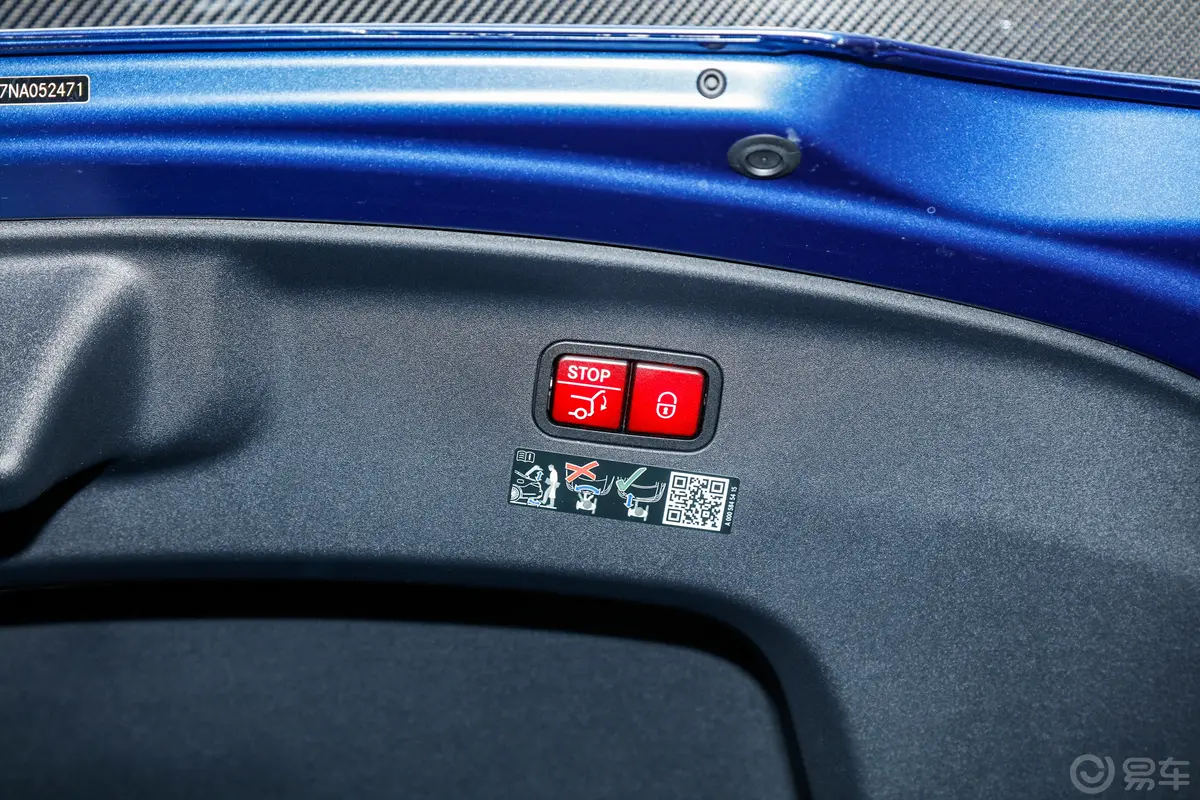奔驰GT AMGAMG GT 53 4MATIC+ 四门跑车电动尾门按键（手动扶手）