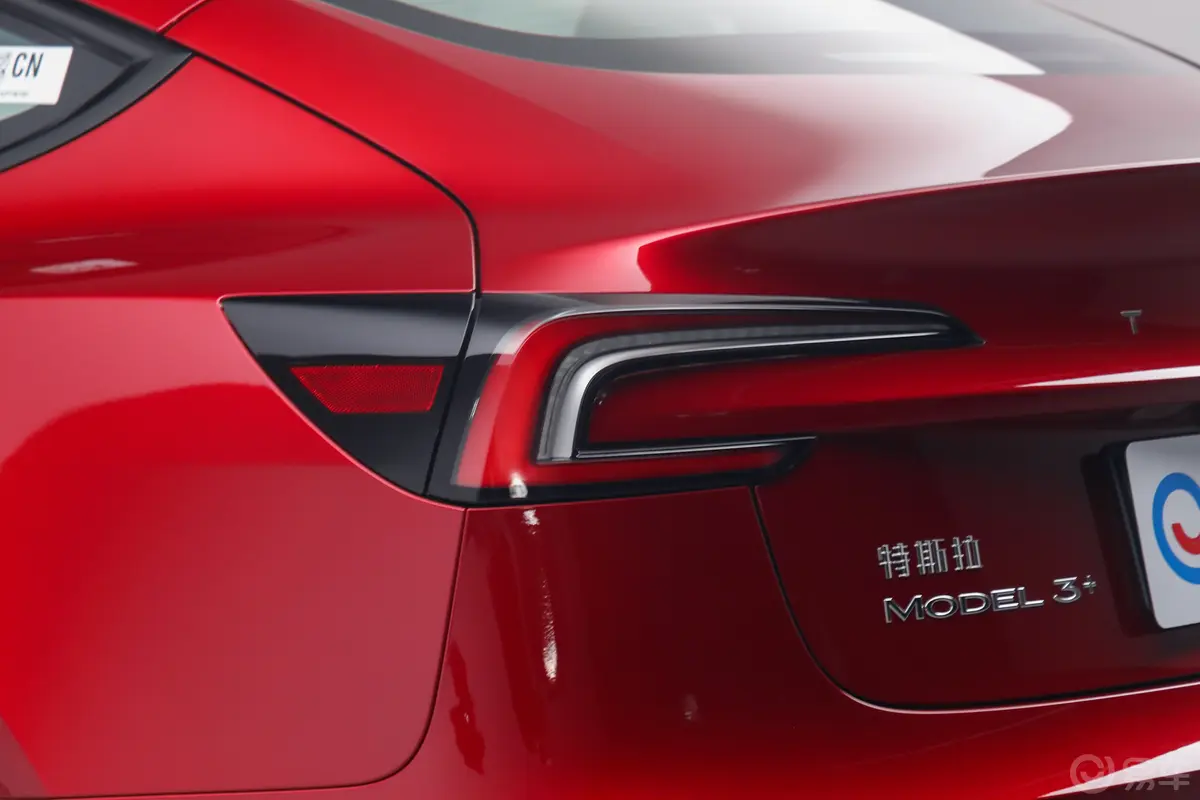 Model 3713km 长续航全轮驱动版外观灯组