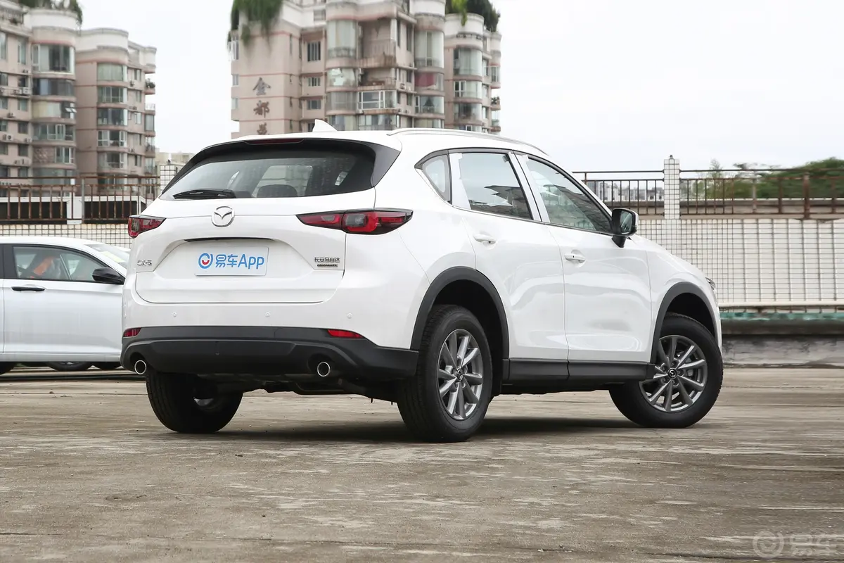 马自达CX-52.0L 两驱智雅Pro侧后45度车头向右水平