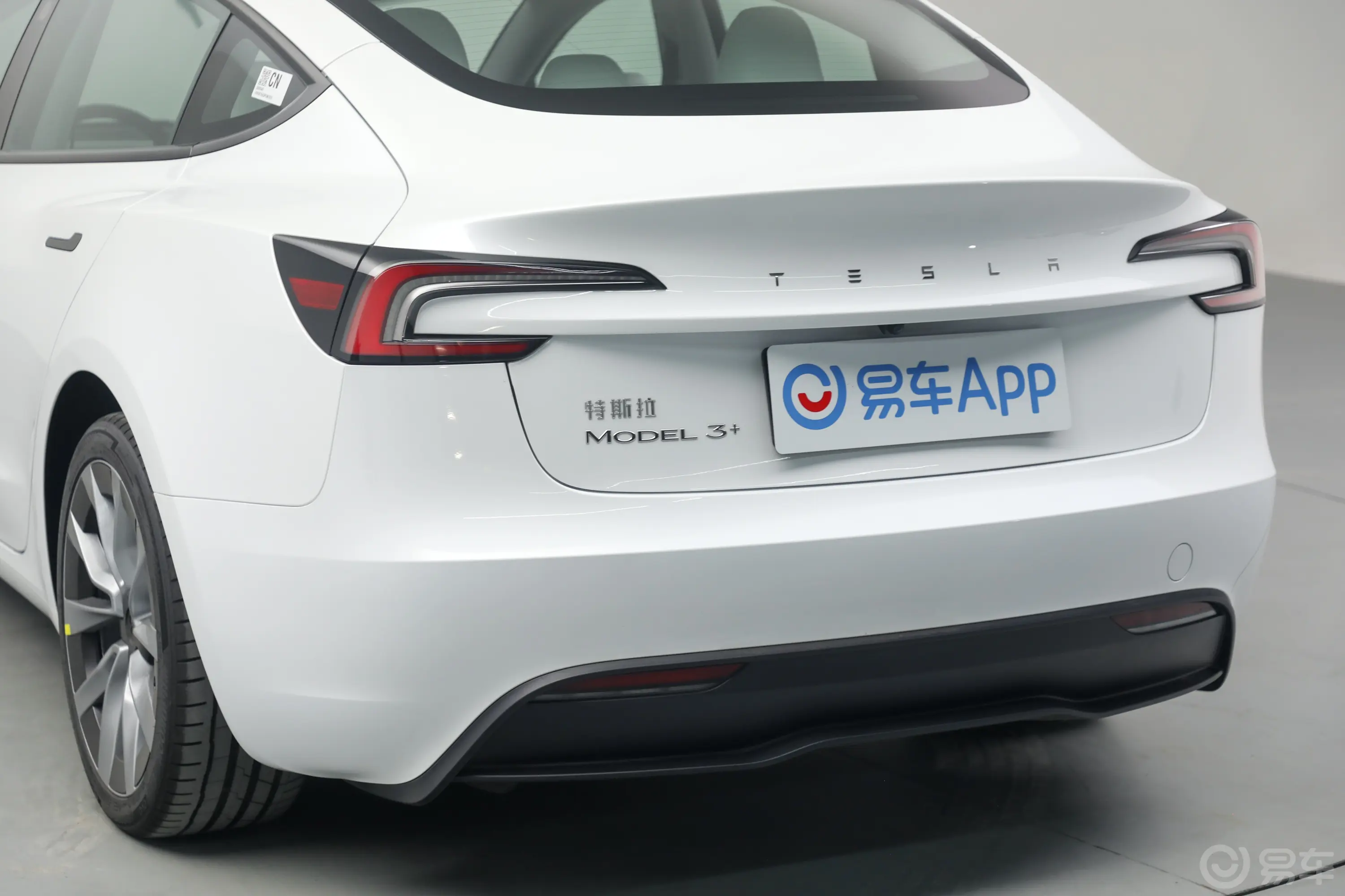 Model 3713km 长续航全轮驱动版车后雷达