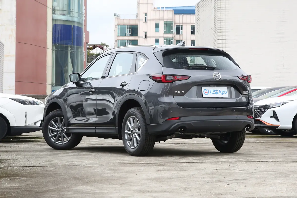 马自达CX-52.0L 两驱智雅型正后水平