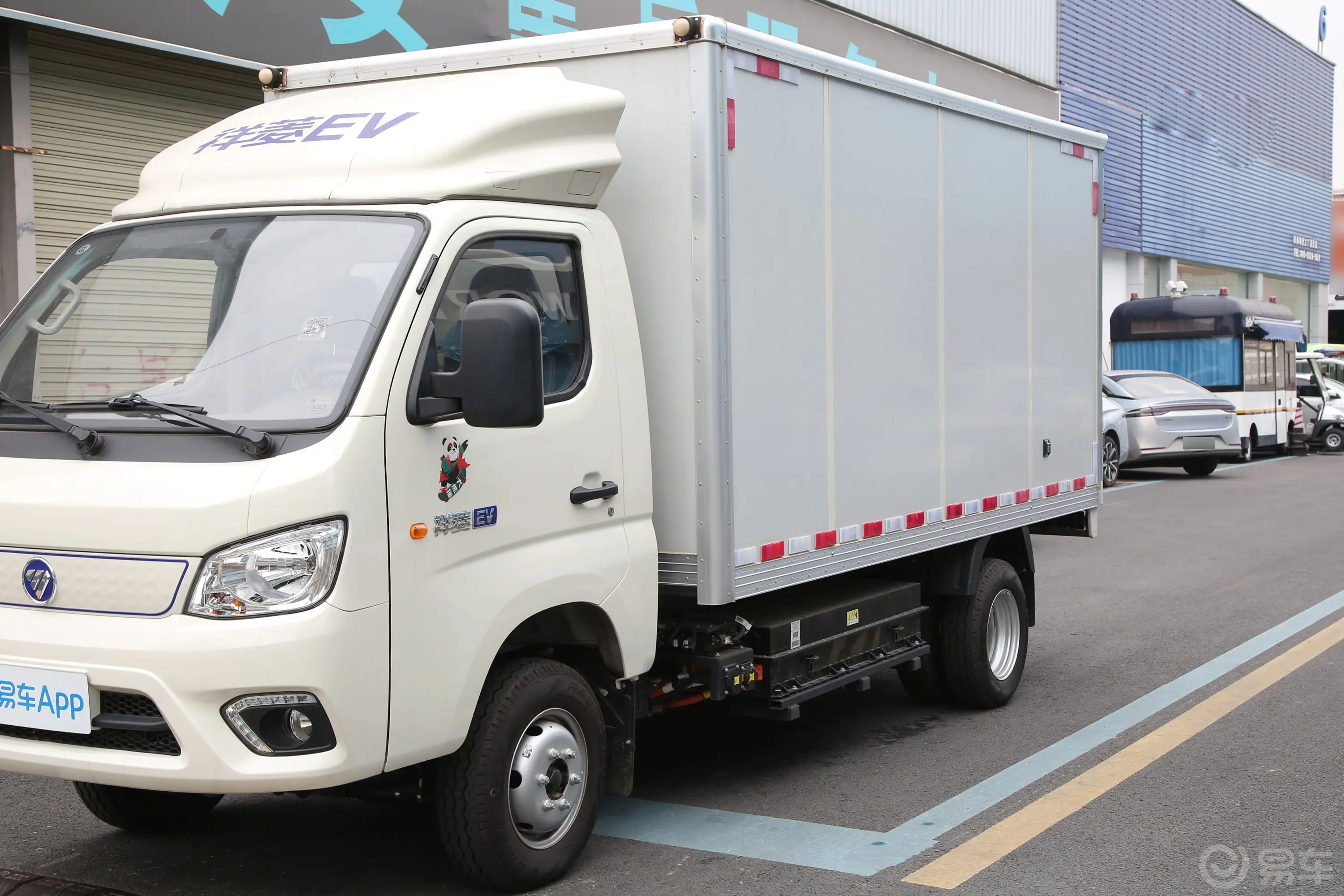 祥菱M EV260km M2 标轴厢式车外观细节