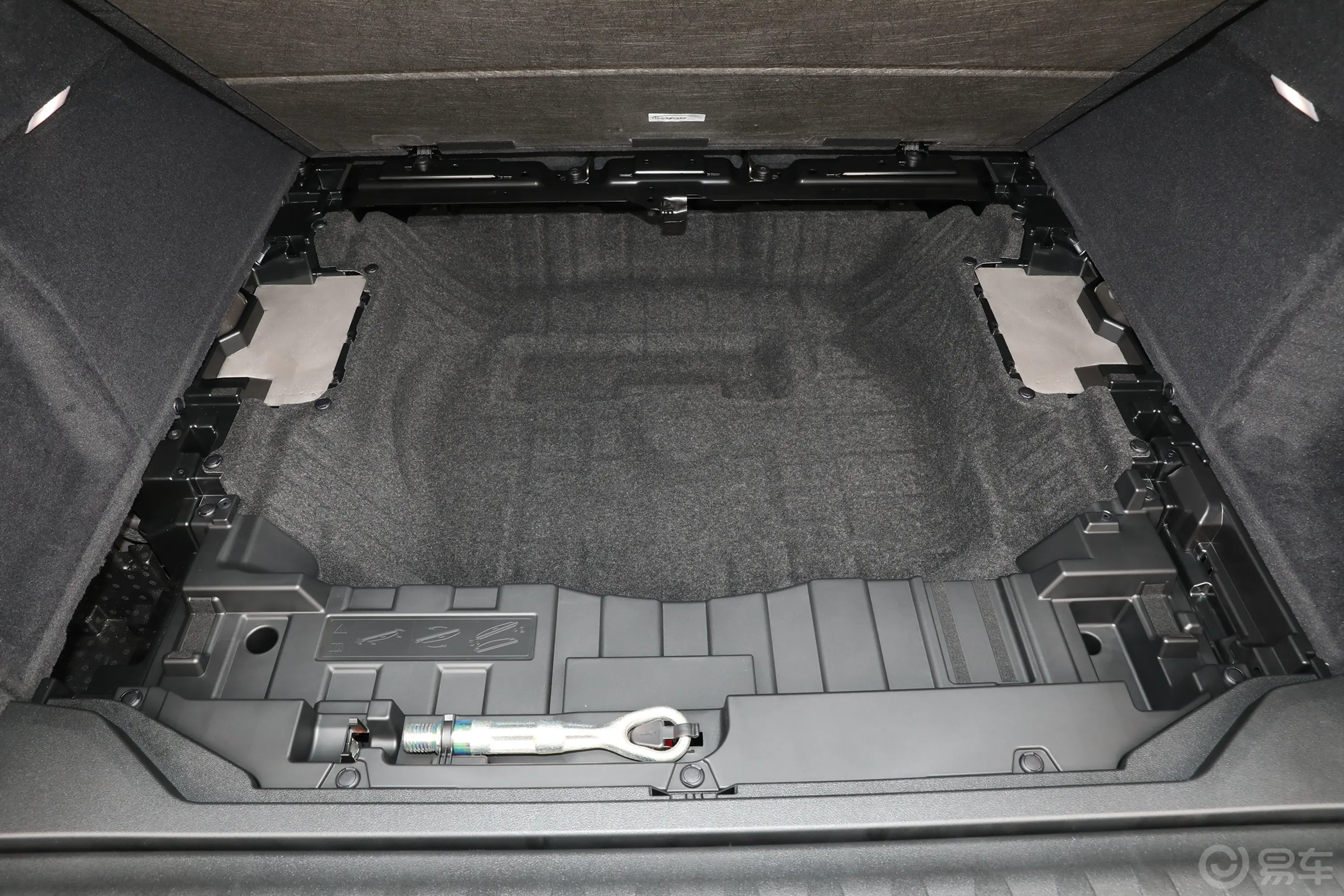 宝马X5xDrive30Li 尊享型M运动套装随车工具