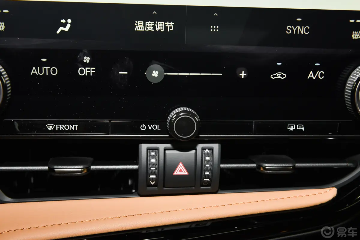 雷克萨斯NX260 两驱创游特别版中控