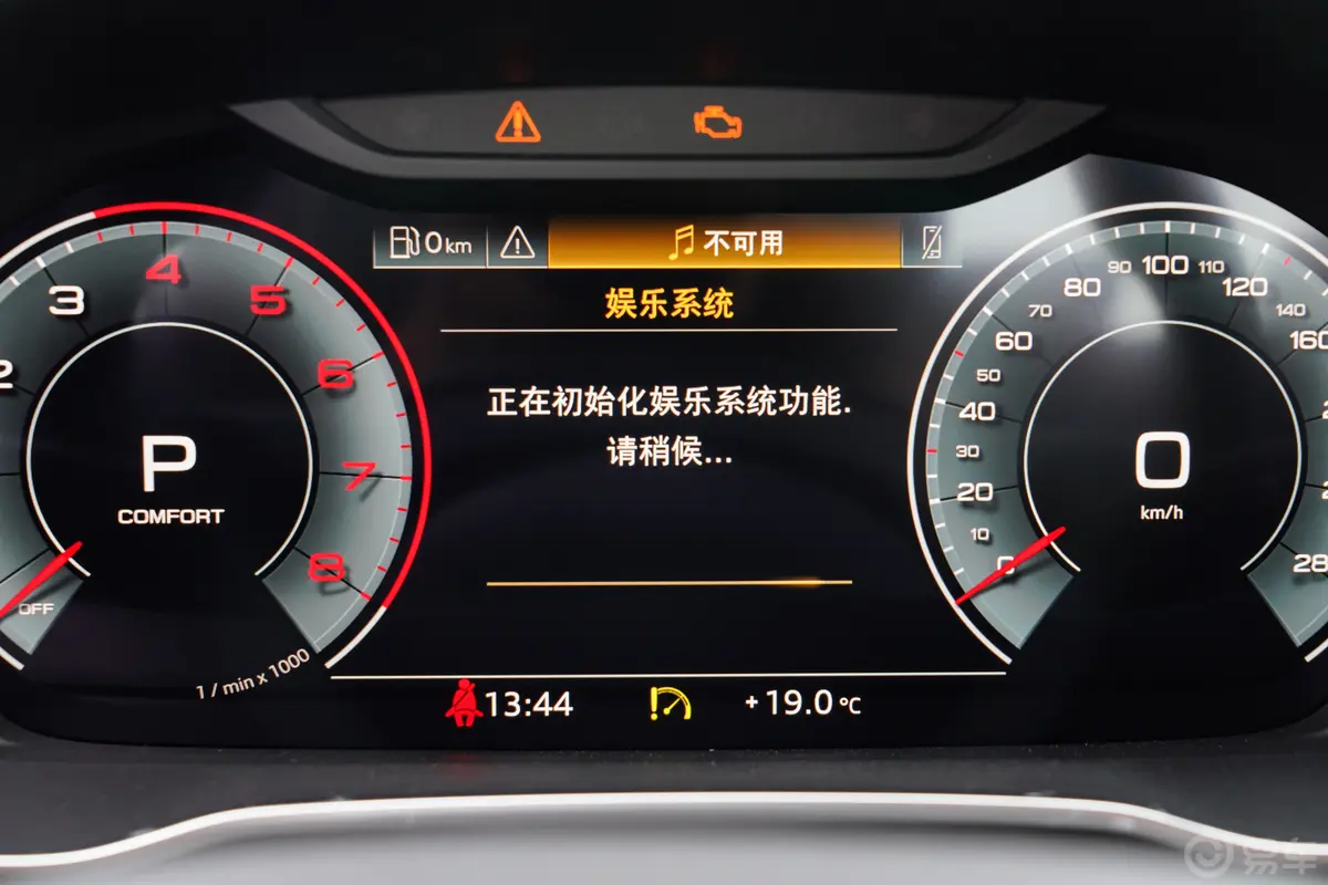 奥迪Q340 TFSI RS套件燃速型主驾驶位