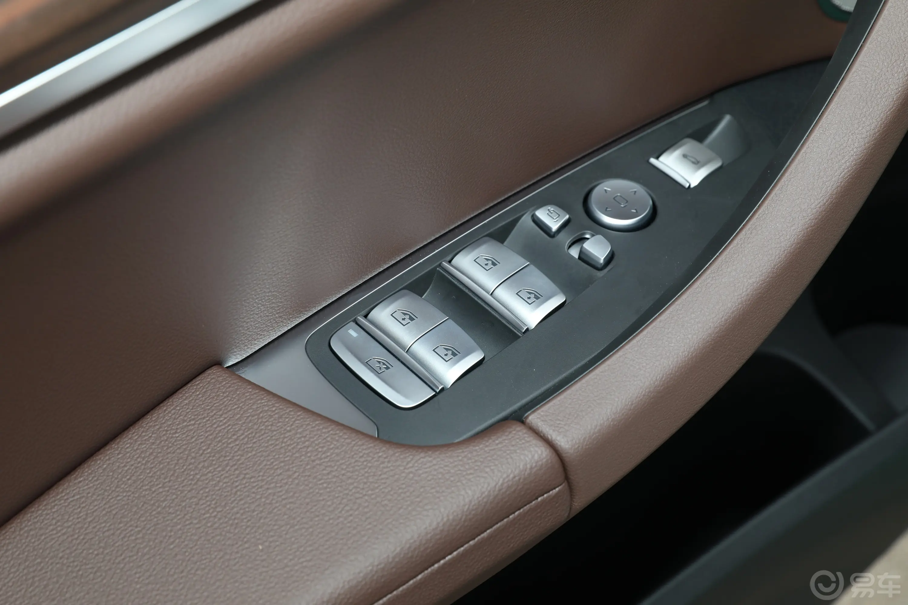 宝马X3改款 xDrive30i 领先型 M曜夜套装车窗调节整体