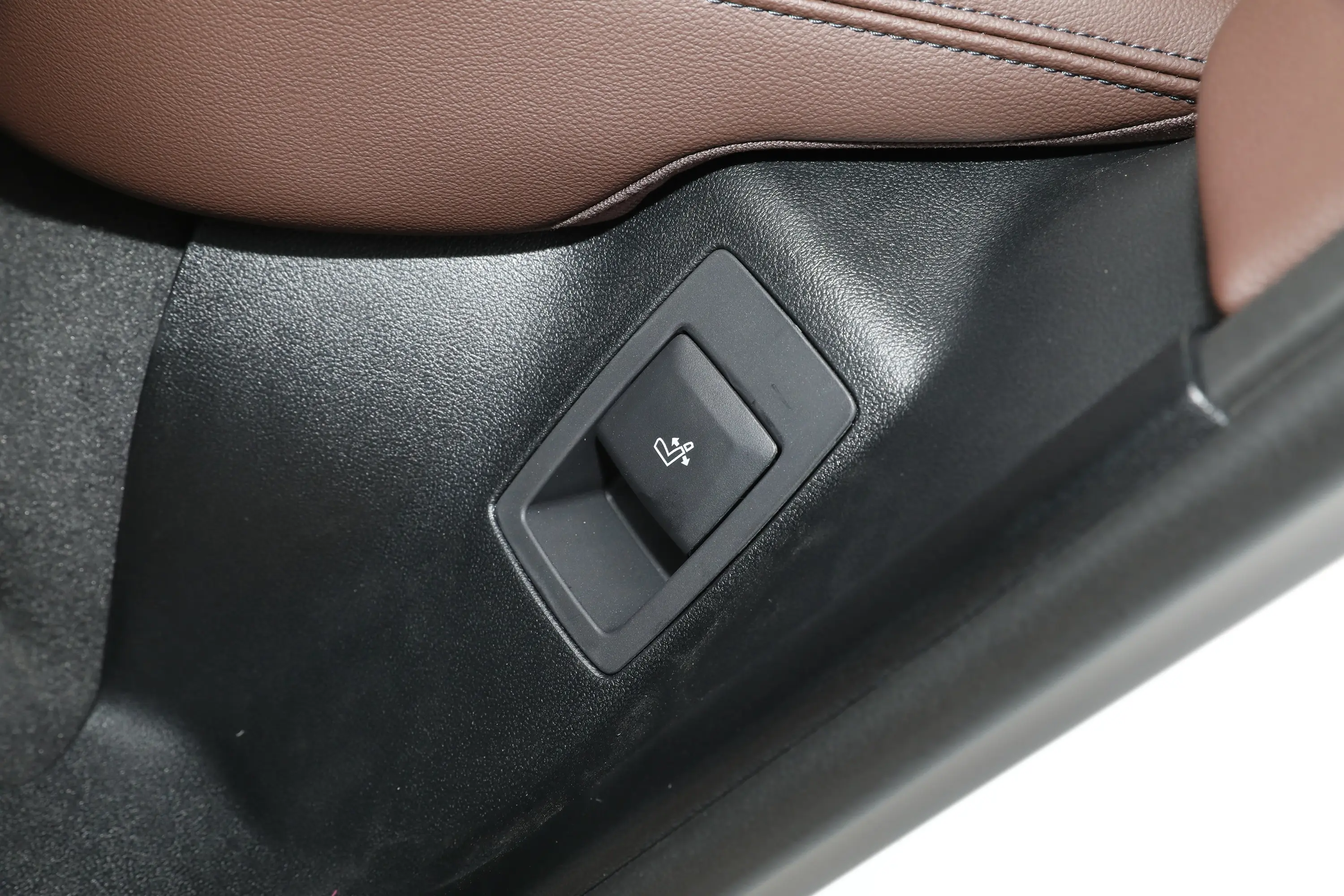 宝马X3改款 xDrive30i 领先型 M曜夜套装后排功能