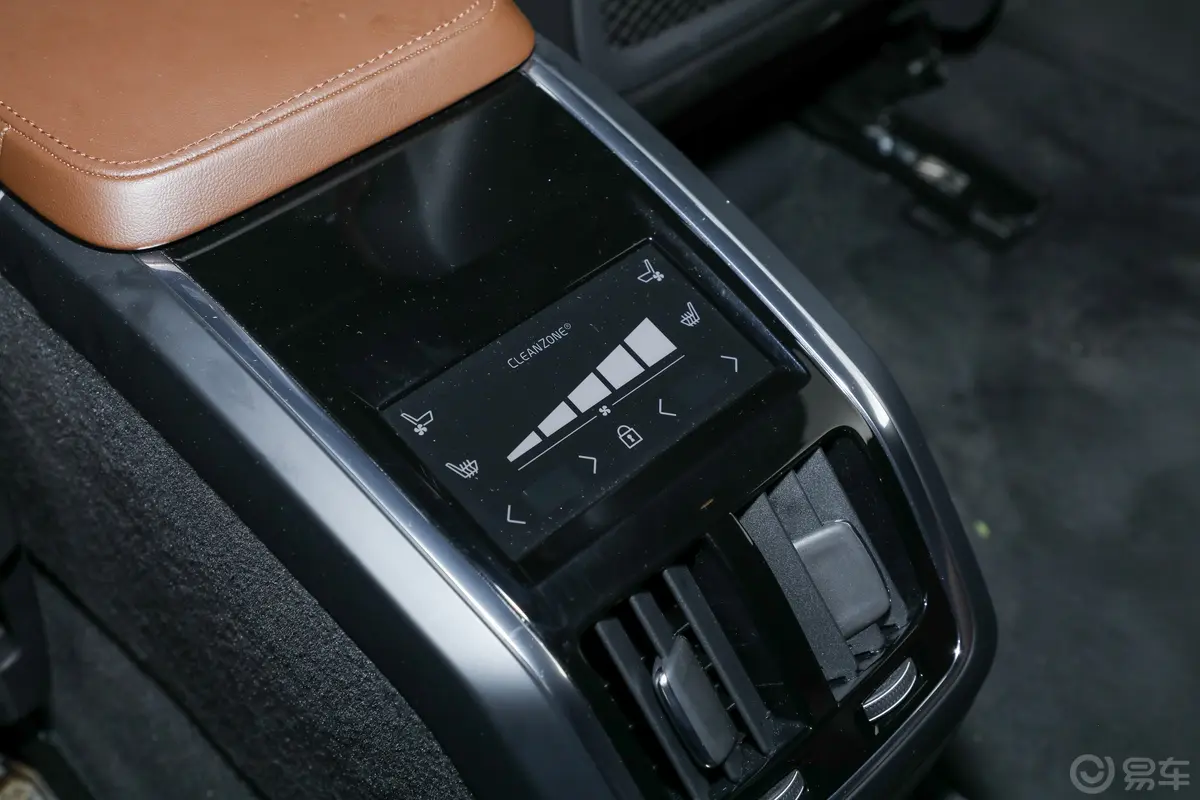 沃尔沃S90B5 智雅豪华版后排空调控制键