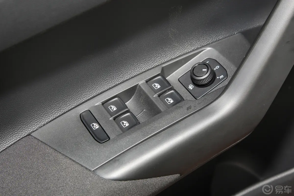 PoloPlus 1.5L 自动纵情乐活版车窗调节整体