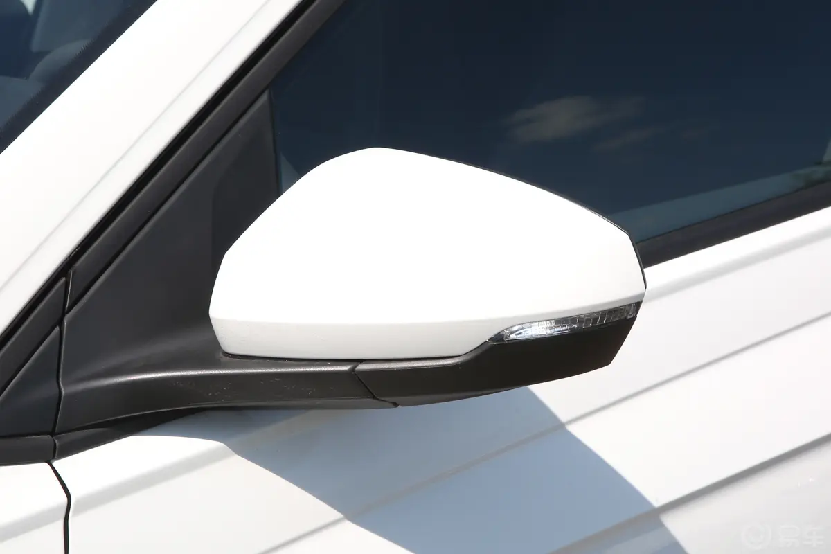 PoloPlus 1.5L 自动纵情乐活版主驾驶后视镜背面