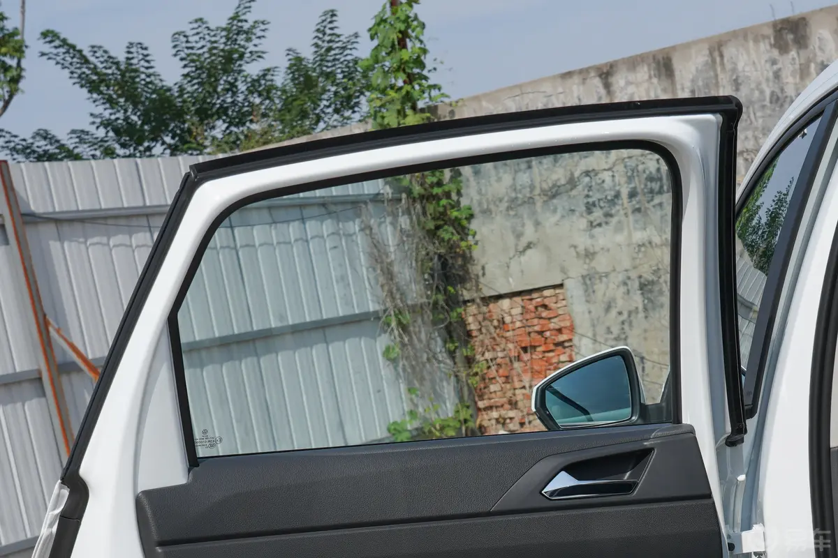 PoloPlus 1.5L 自动全景乐享版后排侧窗遮阳帘