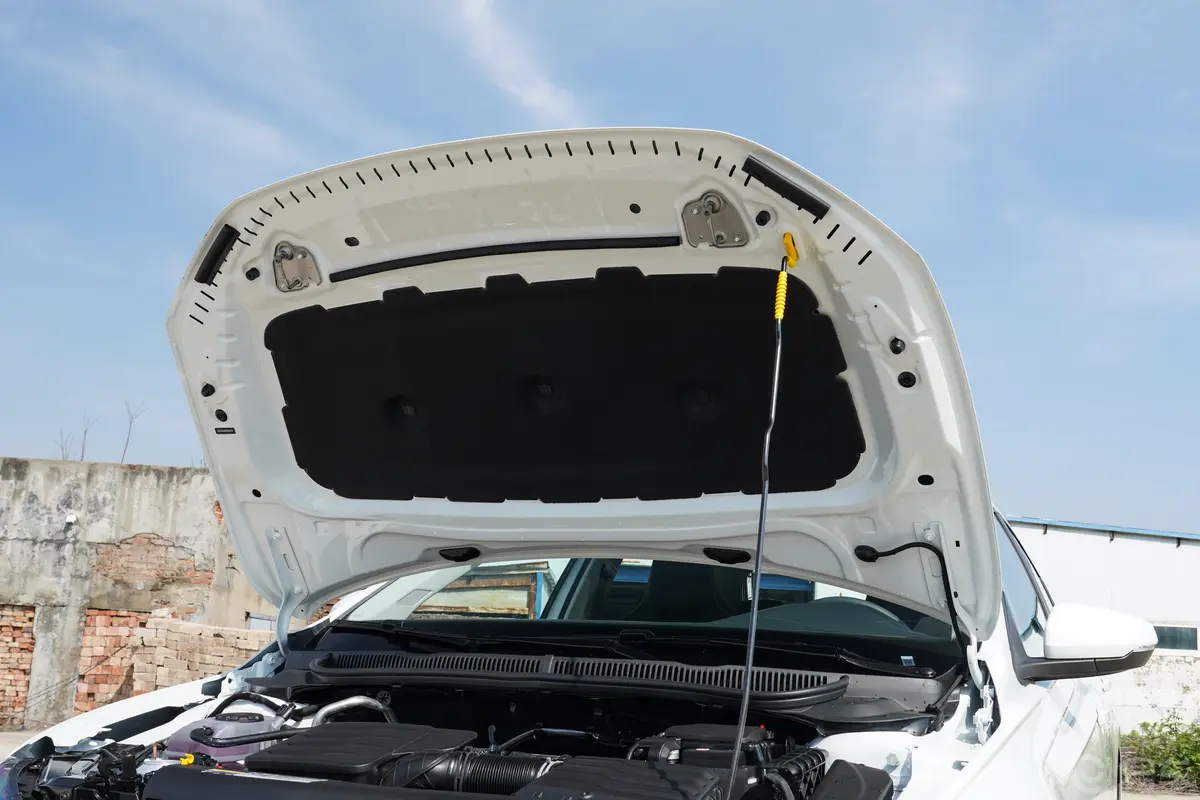 PoloPlus 1.5L 自动全景乐享版发动机舱盖内侧