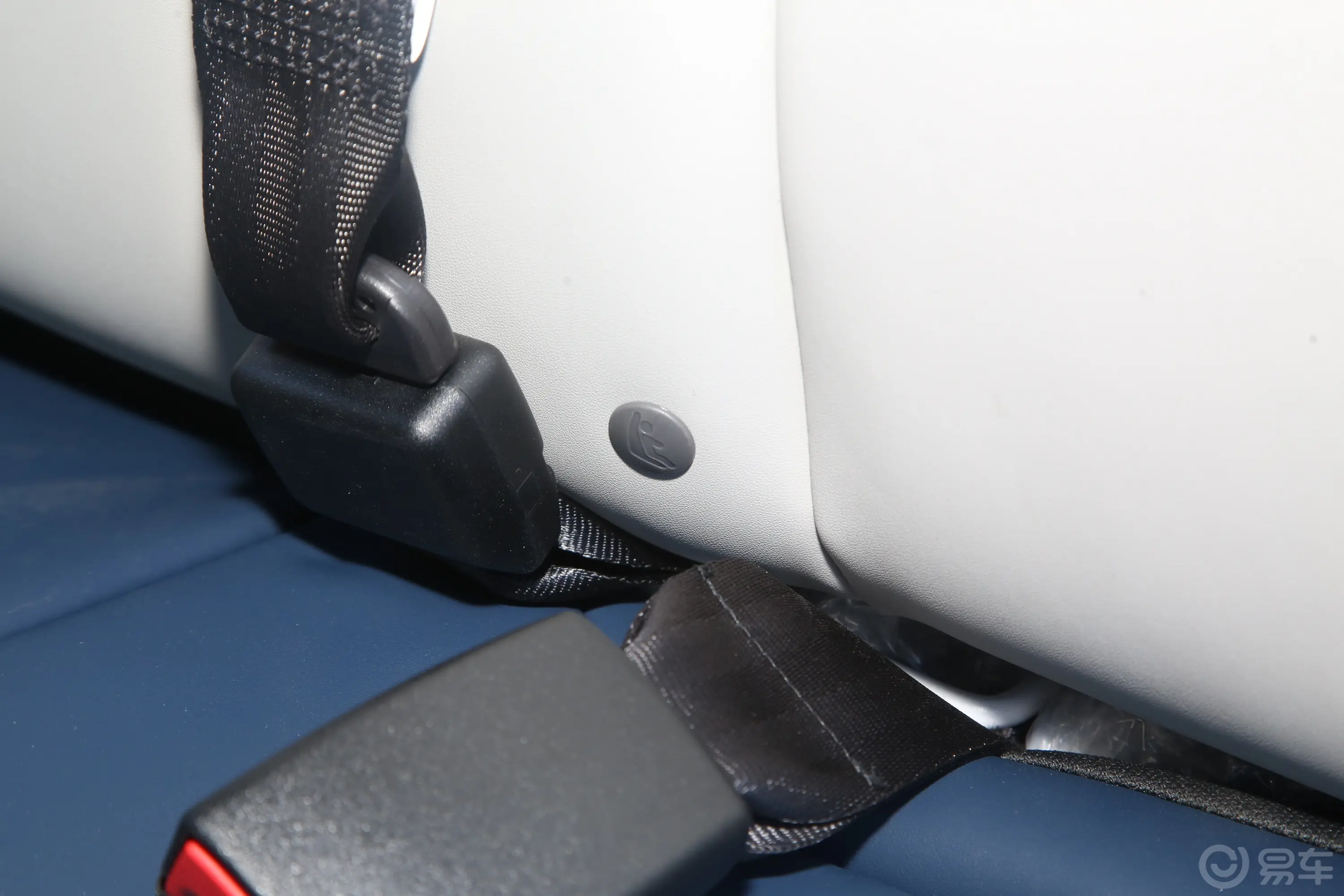 瑞虎3x1.5L CVT闪耀版儿童座椅接口