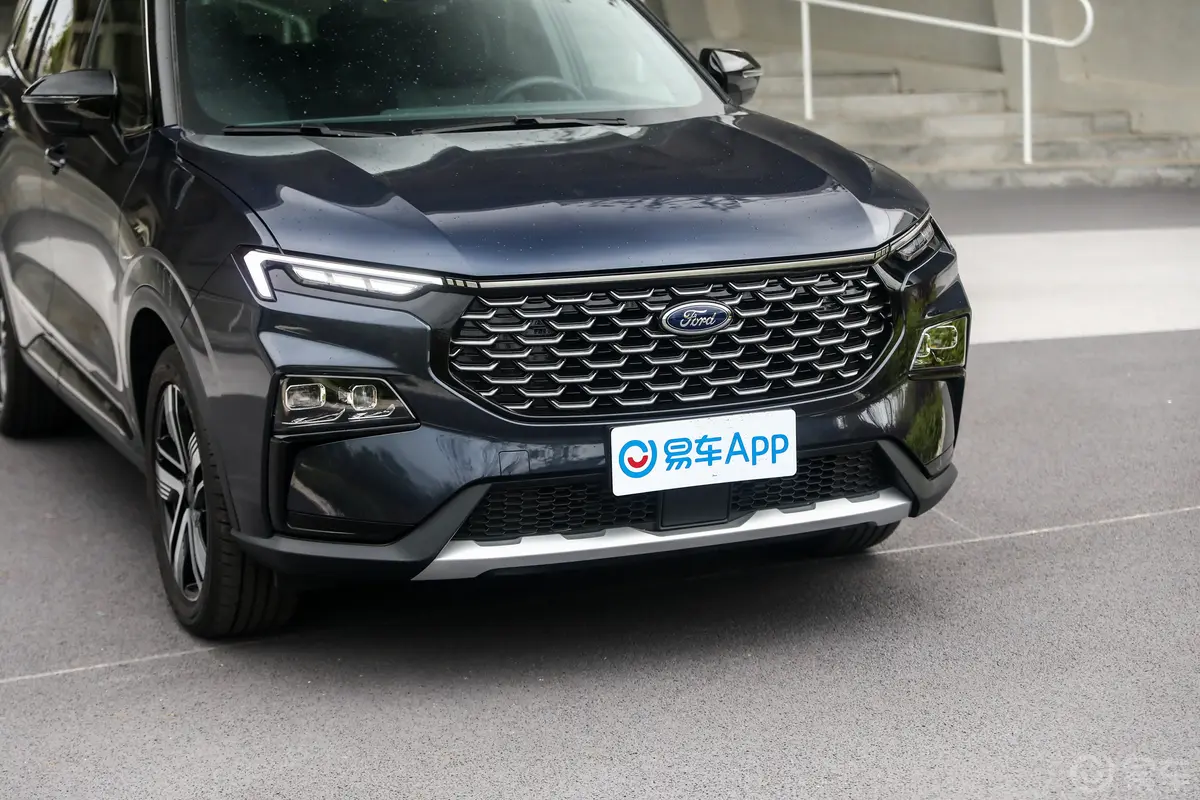 领睿EcoBoost 170 星河版前格栅侧俯拍