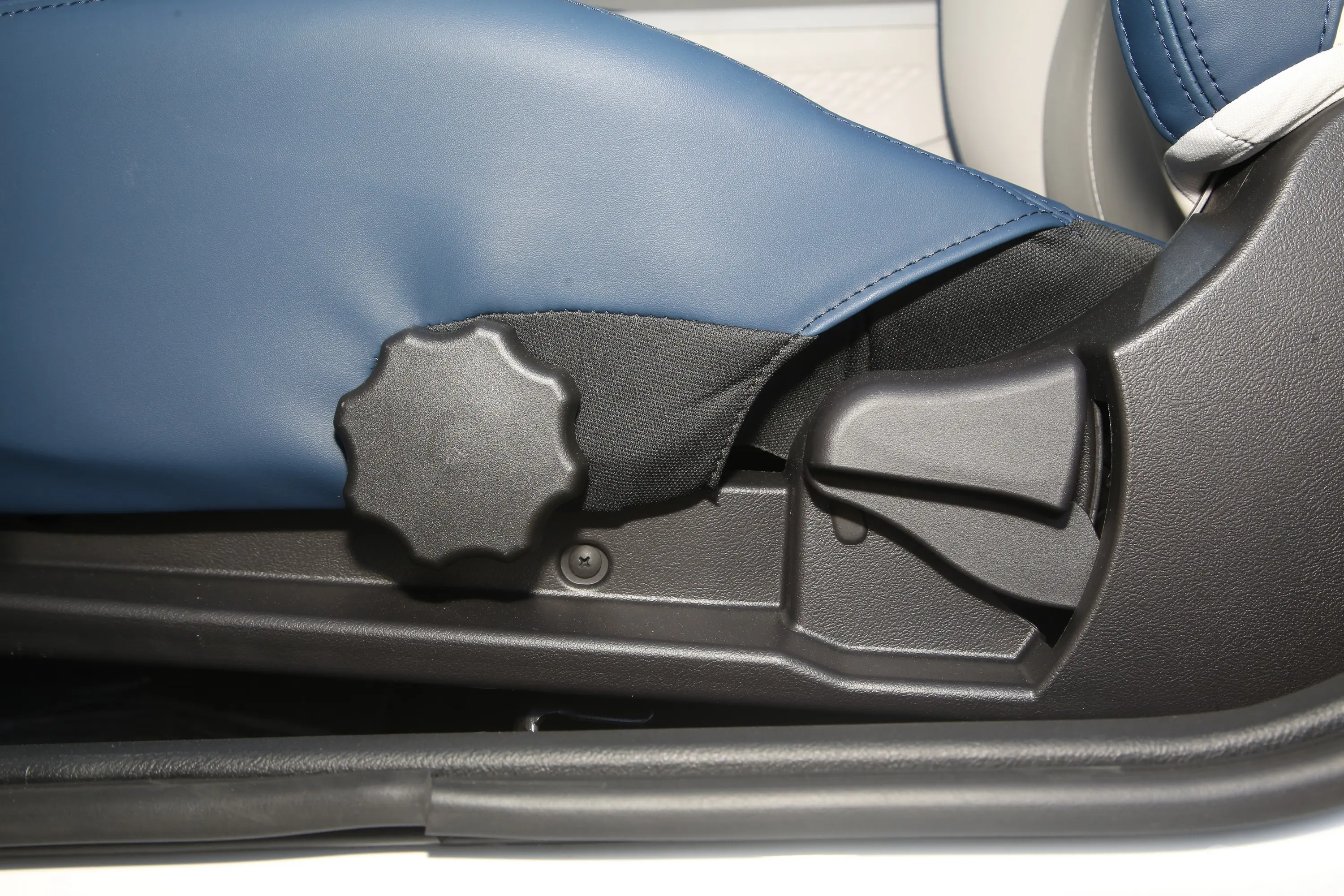 瑞虎3x1.5L CVT闪耀版主驾座椅调节