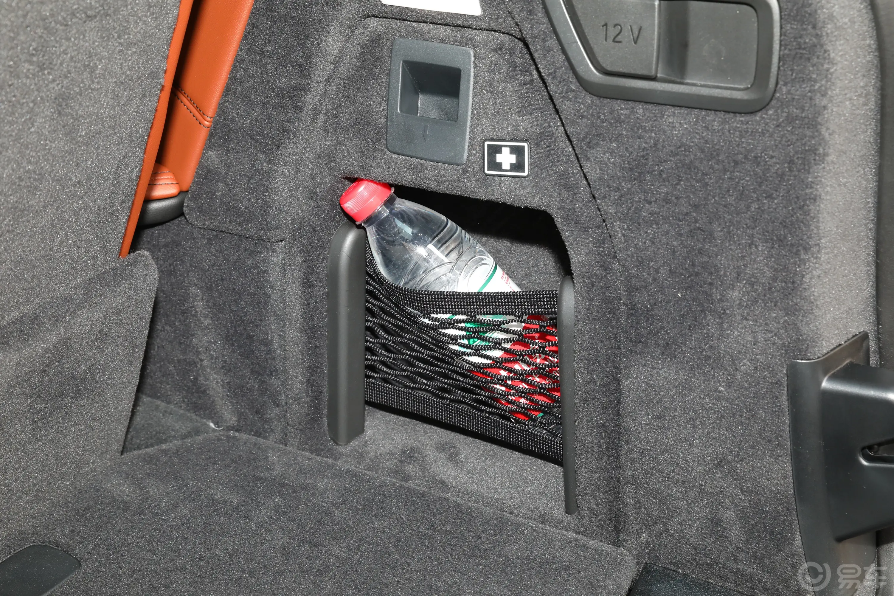 宝马X7改款 xDirve40i 尊享型M运动套装后备厢
