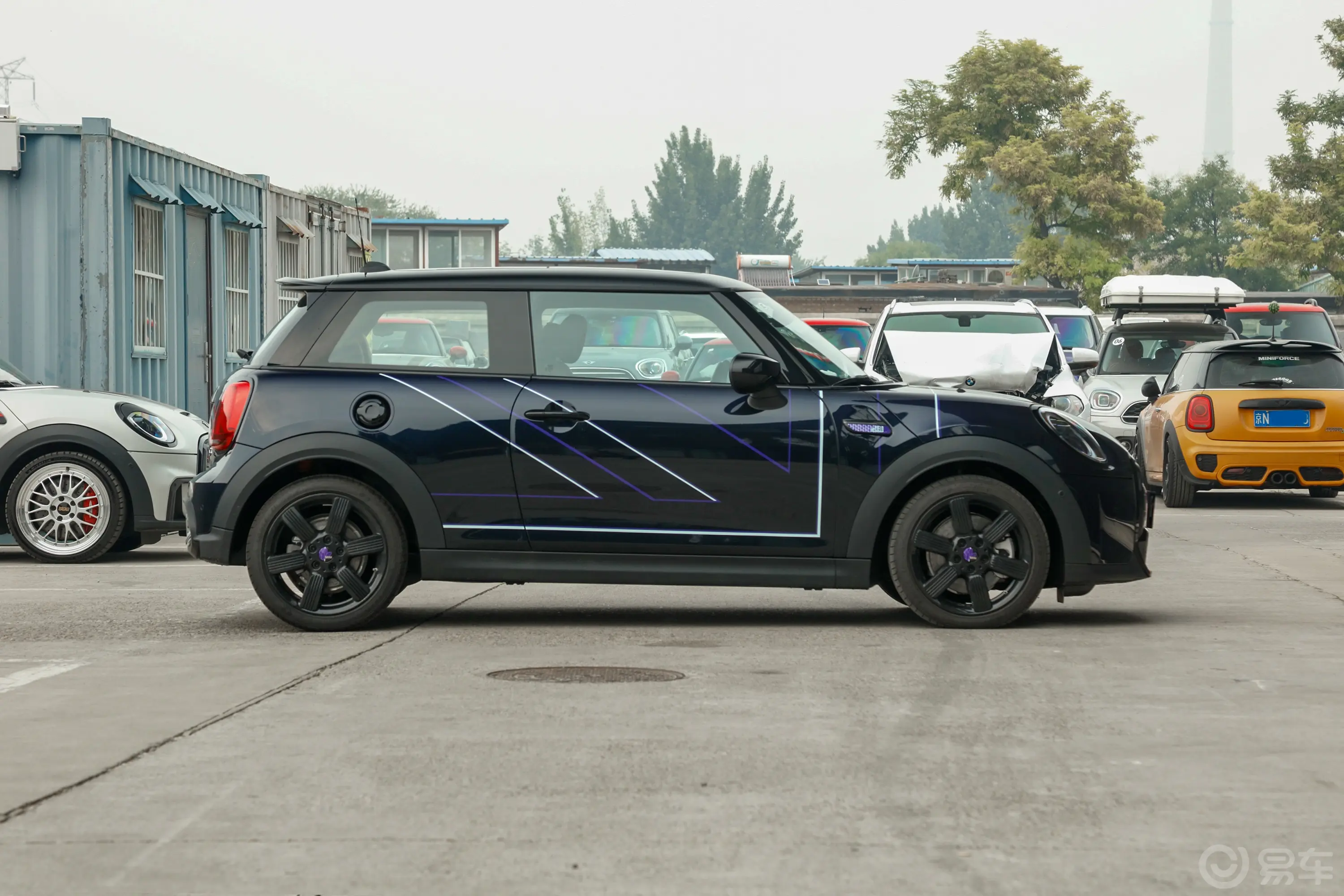 MINI2.0T COOPER S 紫夜出逃特别版正侧车头向右水平