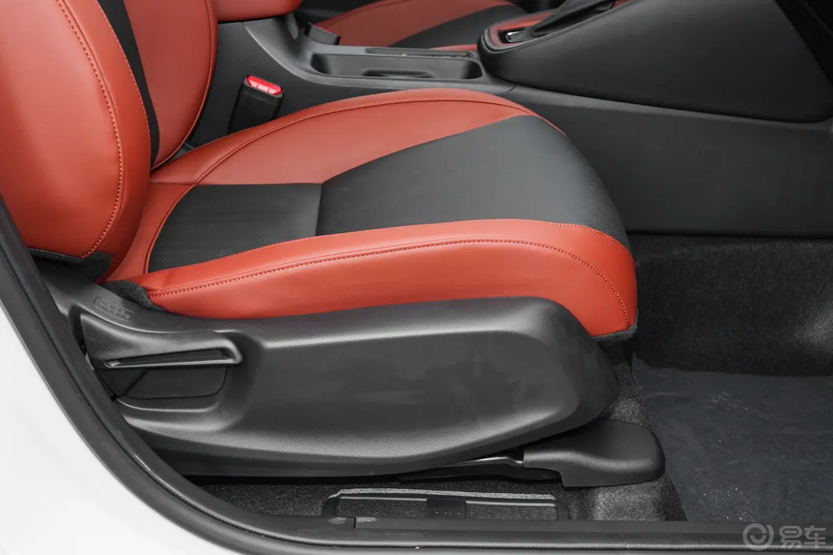 本田XR-V1.5L 热爱版副驾座椅调节