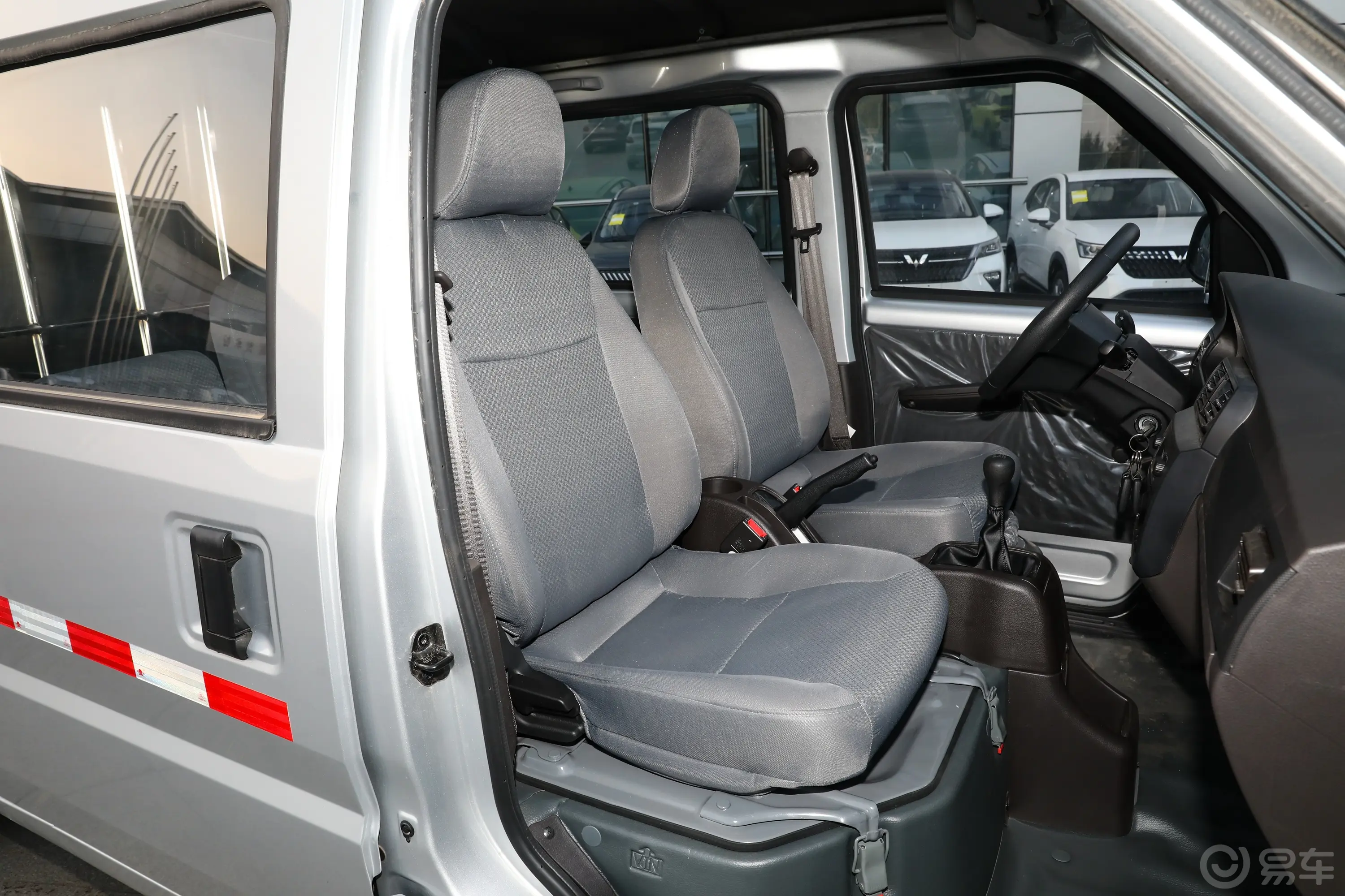 五菱荣光1.5L 手动封窗加长版基本型 5座副驾驶座椅