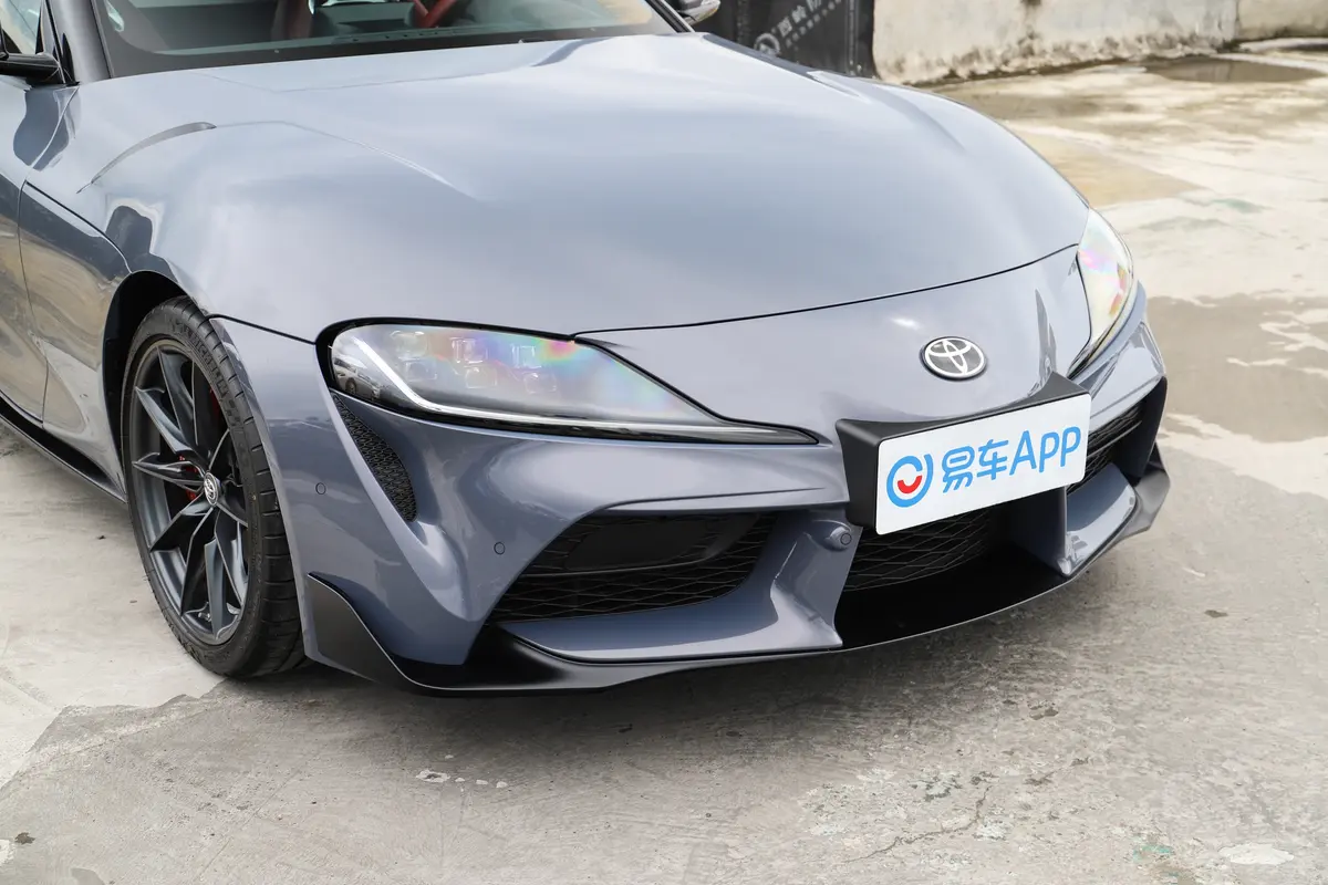 SUPRA改款 GR SUPRA 3.0T 标准型前格栅侧俯拍