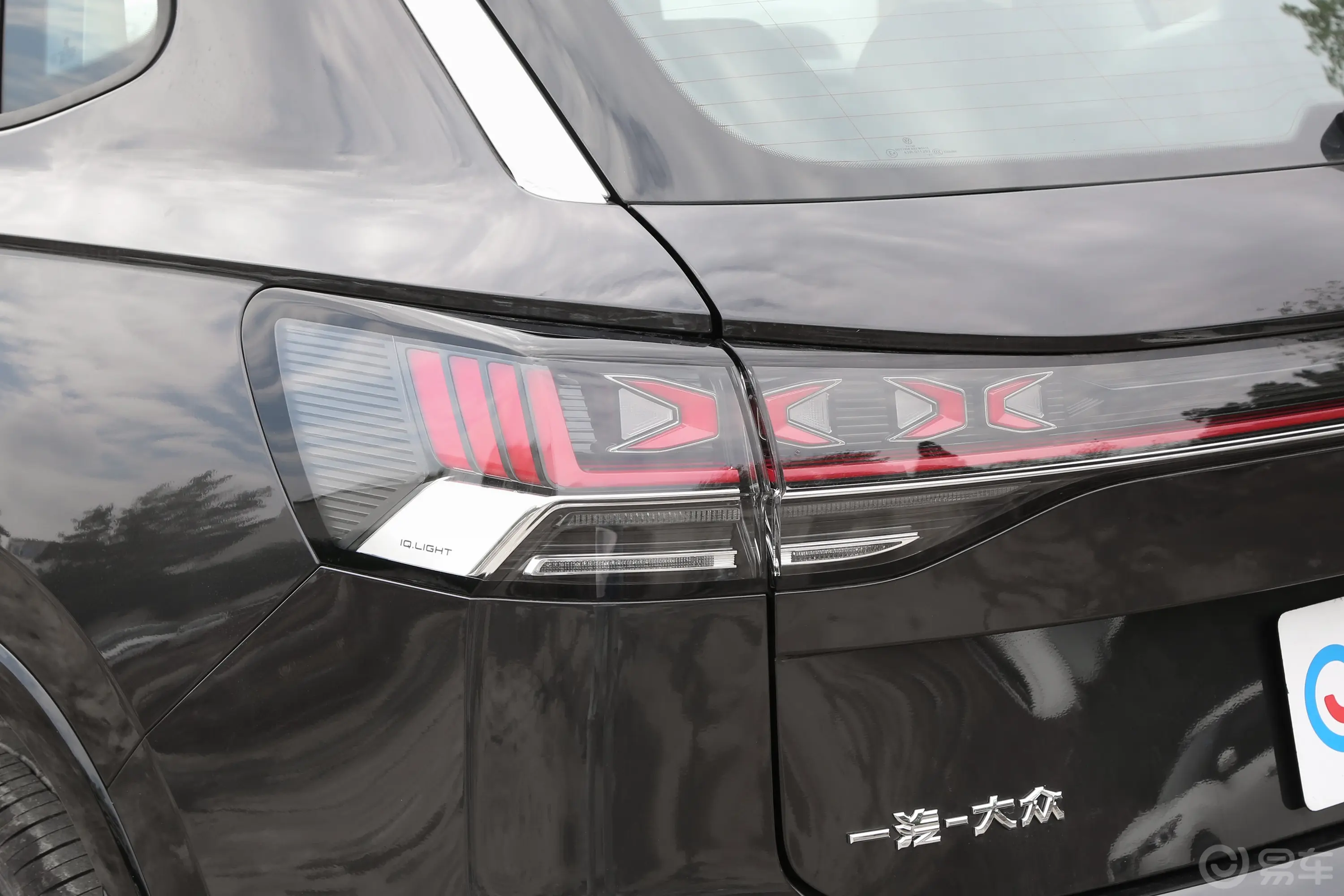 探岳380TSI 四驱R-Line高能版尾灯侧45度俯拍