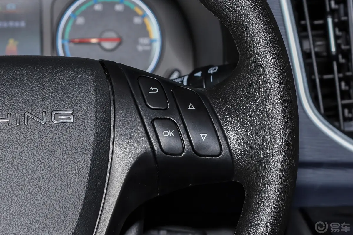 菱智M5 EV客运版 401km 豪华型 7座右侧方向盘功能按键