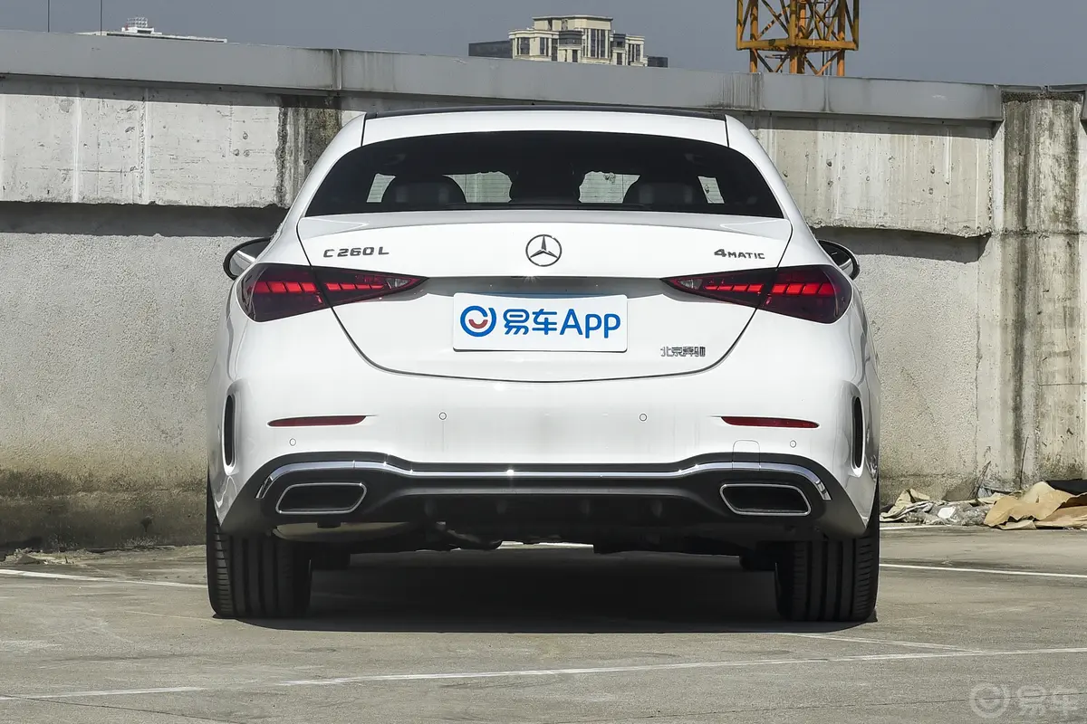 奔驰C级改款二 C 260 L 4MATIC 运动版正后水平