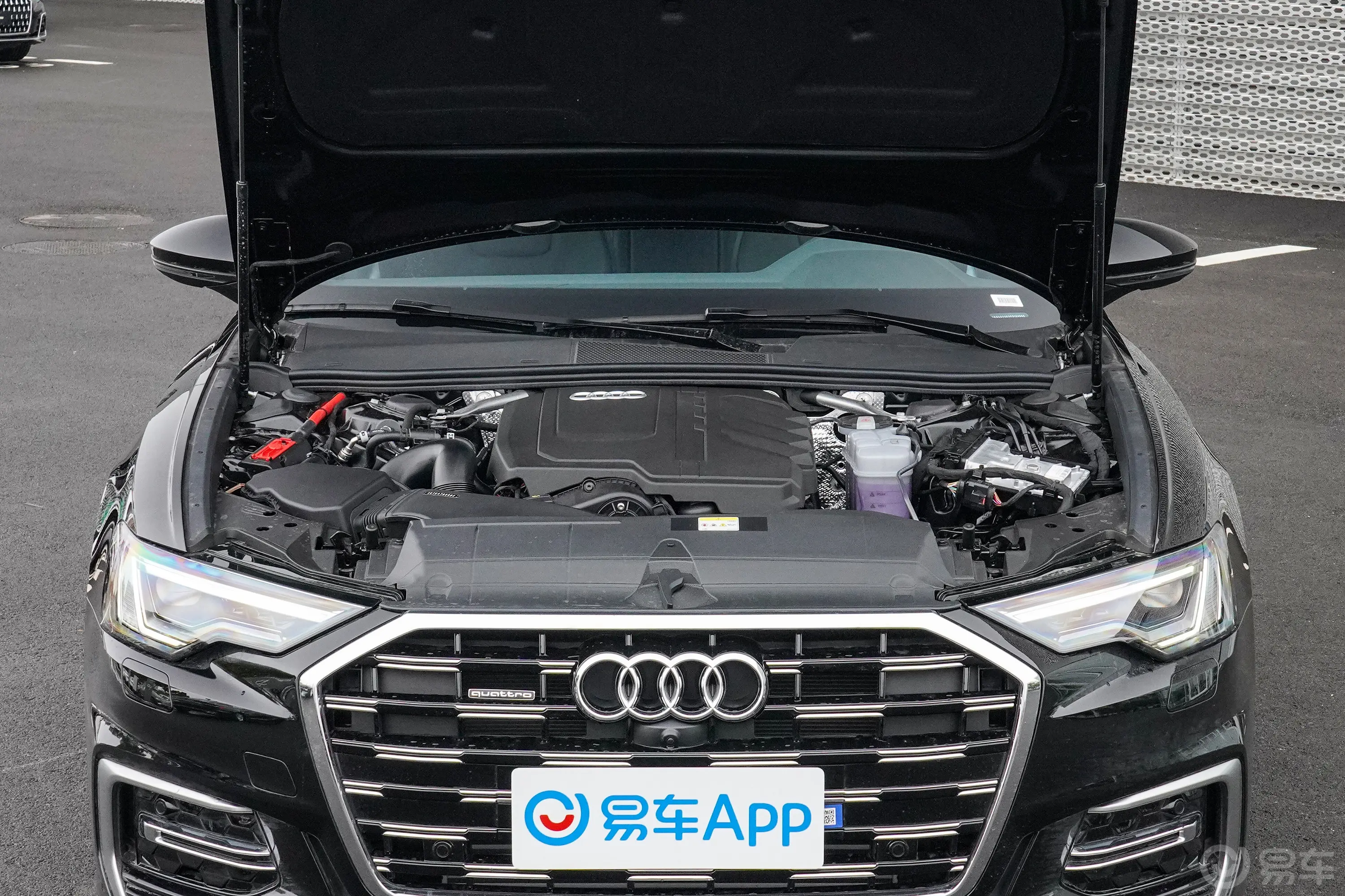 奥迪A6L45 TFSI quattro 臻选动感型发动机舱整体