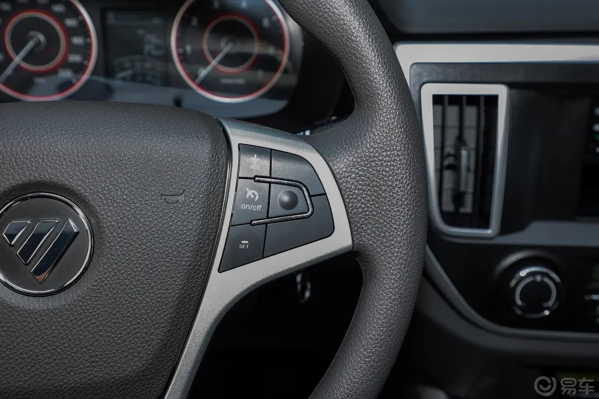 风景G5商运版  2.0L 明窗10座 汽油右侧方向盘功能按键