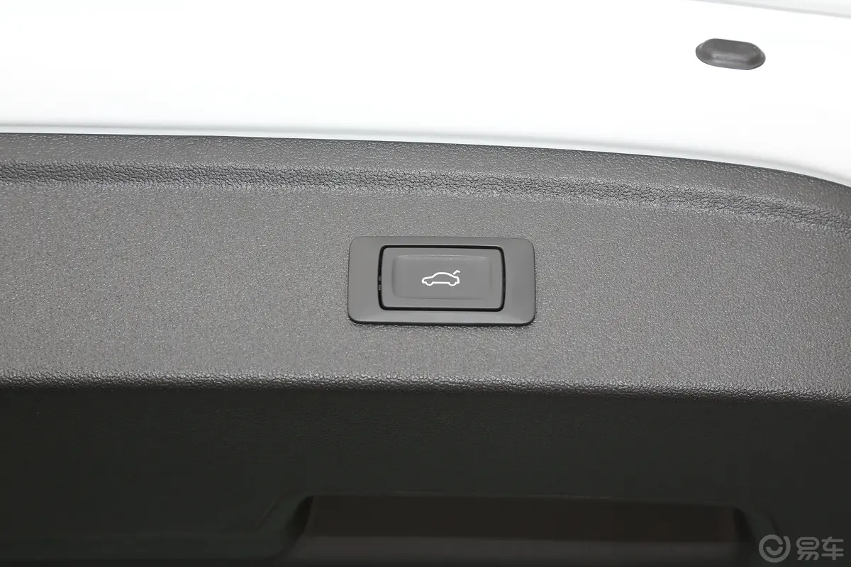 奥迪A3Sportback 35 TFSI 豪华运动型电动尾门按键（手动扶手）