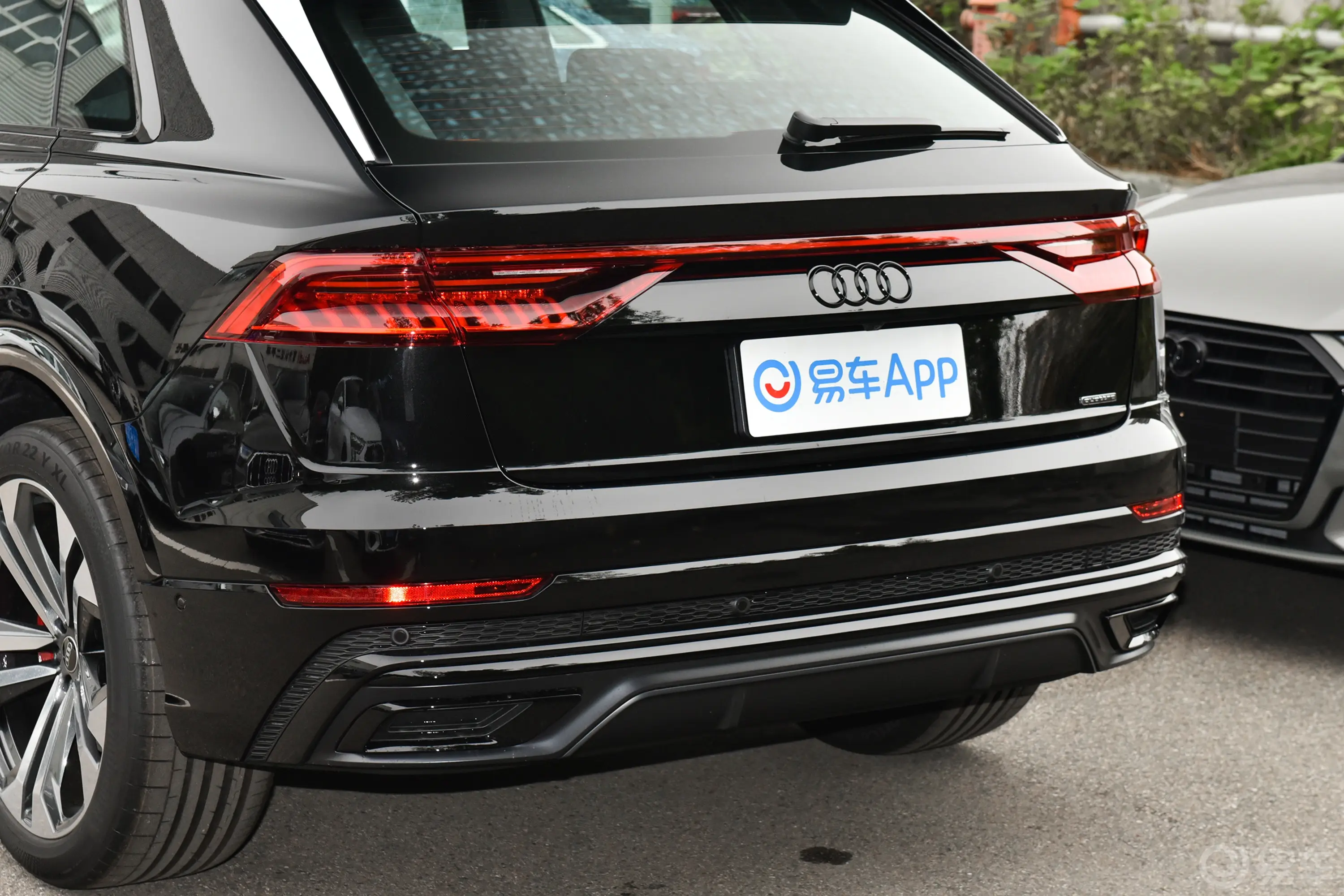 奥迪Q855 TFSI quattro 尊享动感型车尾特写
