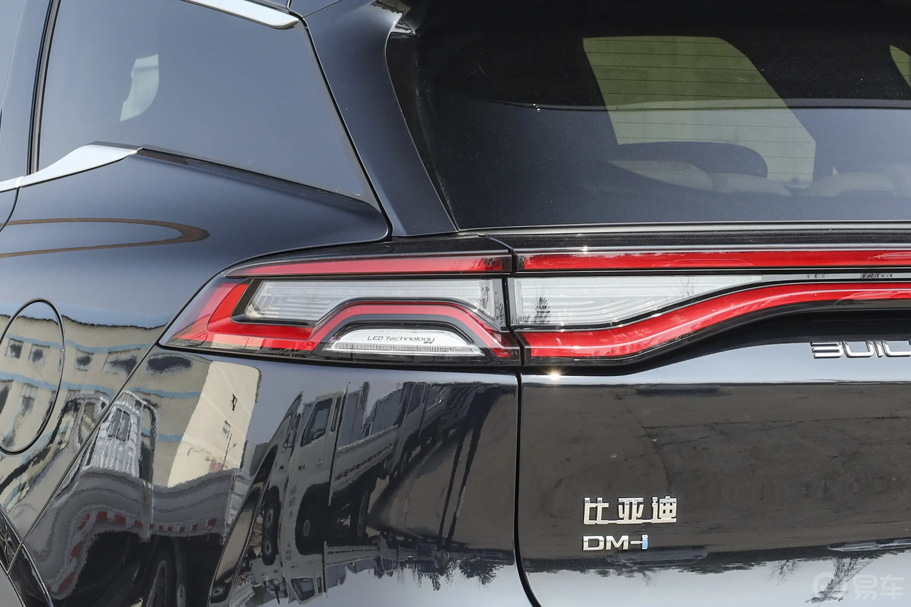 唐新能源DM-i 冠军版 1.5T 200km 前驱尊享型 7座外观灯组