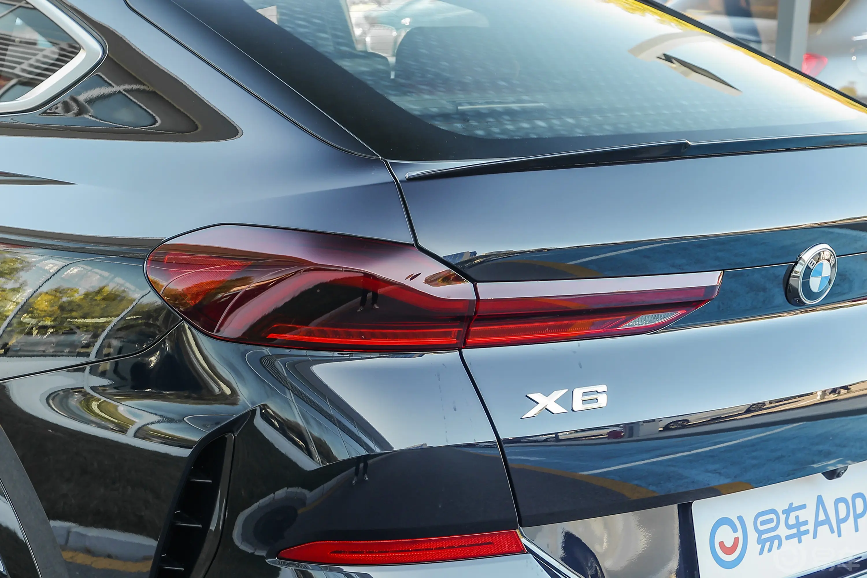 宝马X6改款 xDrive40i M运动套装尾灯侧45度俯拍