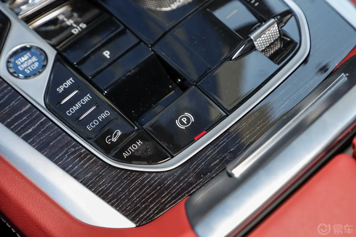 宝马X6改款 xDrive40i M运动套装驻车制动