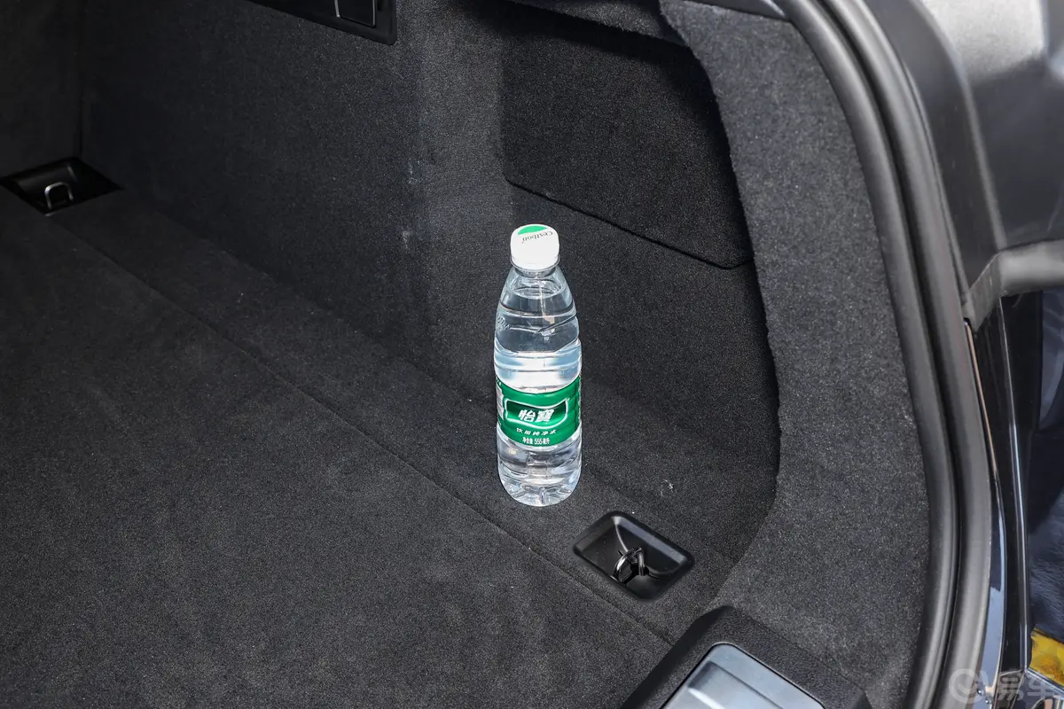 宝马X6改款 xDrive40i M运动套装后备厢