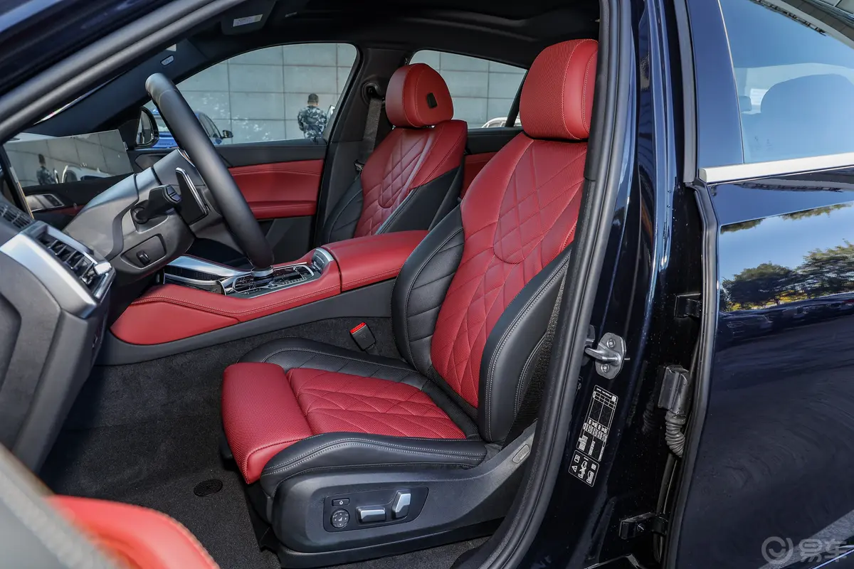 宝马X6改款 xDrive40i M运动套装驾驶员座椅