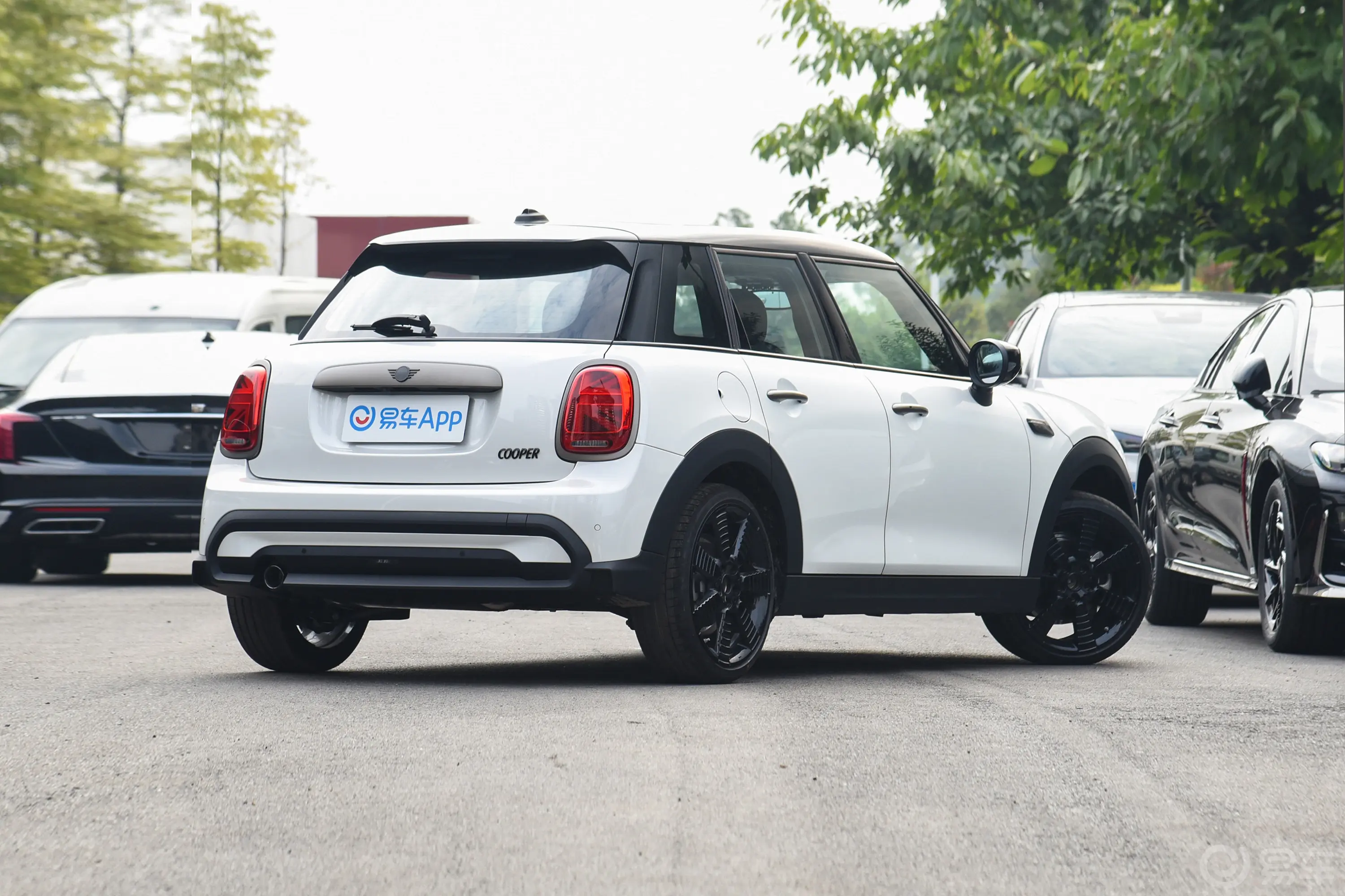 MINI1.5T COOPER 国王十字特别版 五门版侧后45度车头向右水平