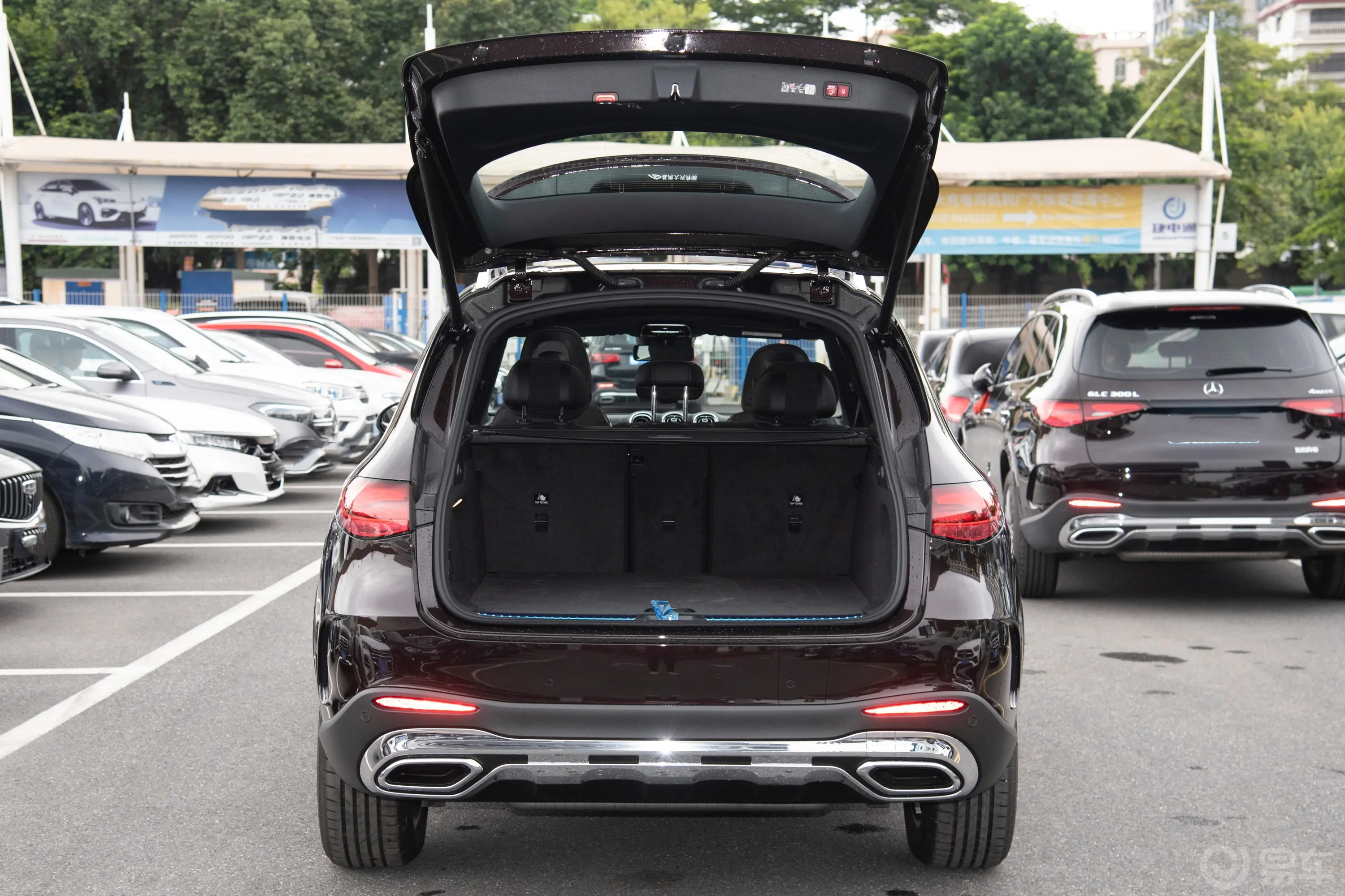 奔驰GLC改款 GLC 260 L 4MATIC 豪华型 5座后备厢