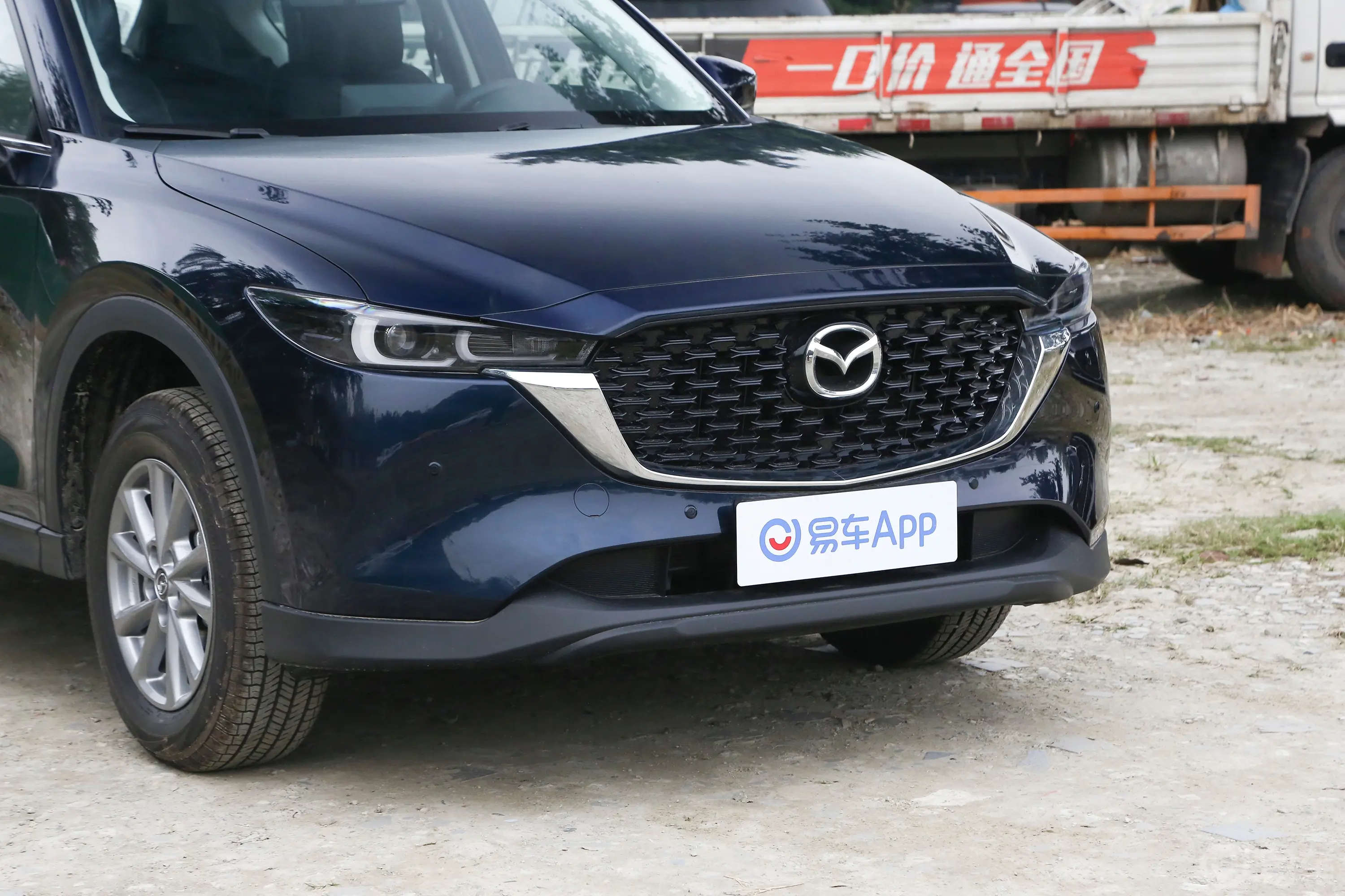 马自达CX-52.0L 两驱智雅型前格栅侧俯拍