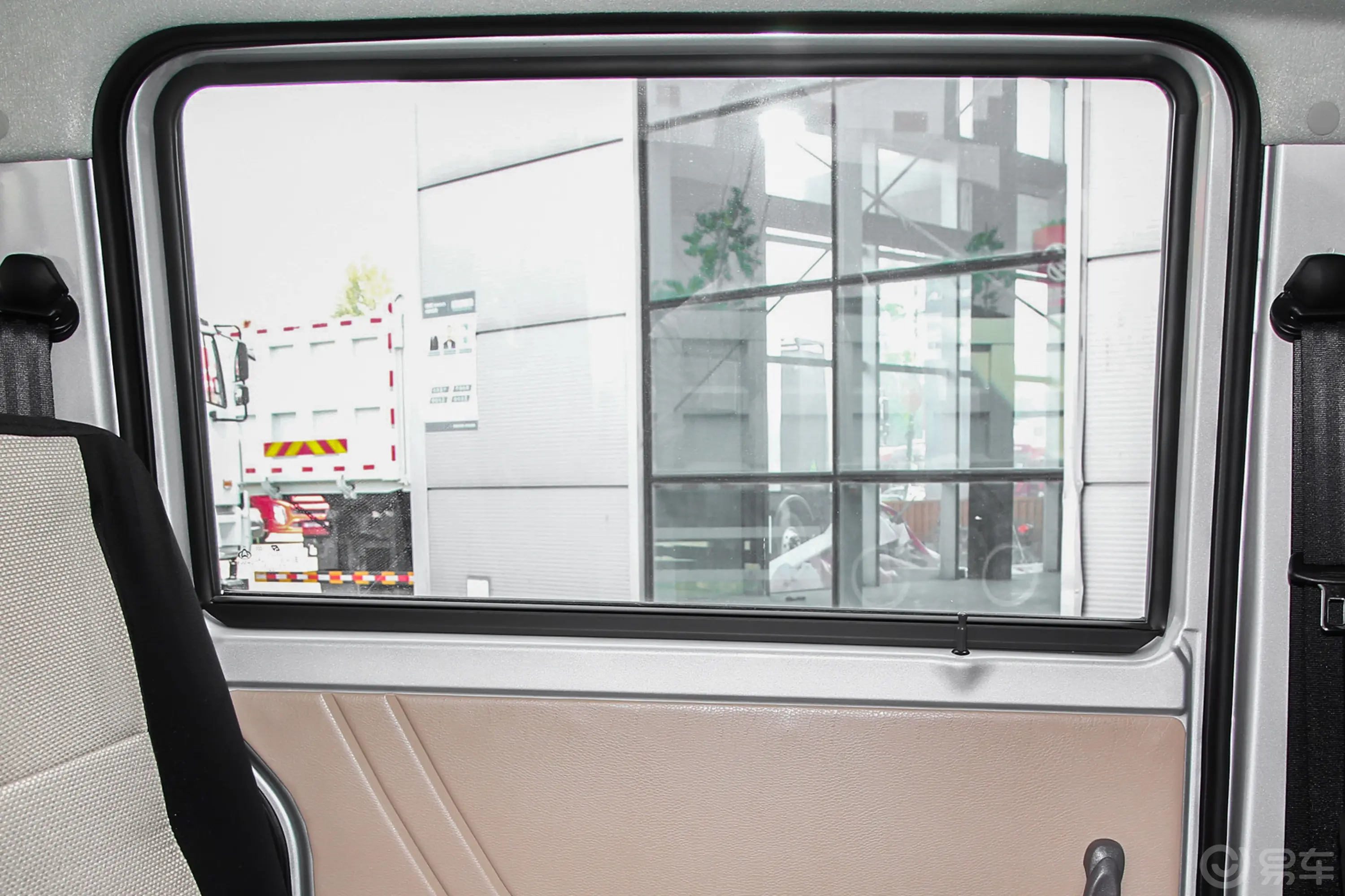 跨越星V31.3L 客车标准型 7座后排侧窗遮阳帘